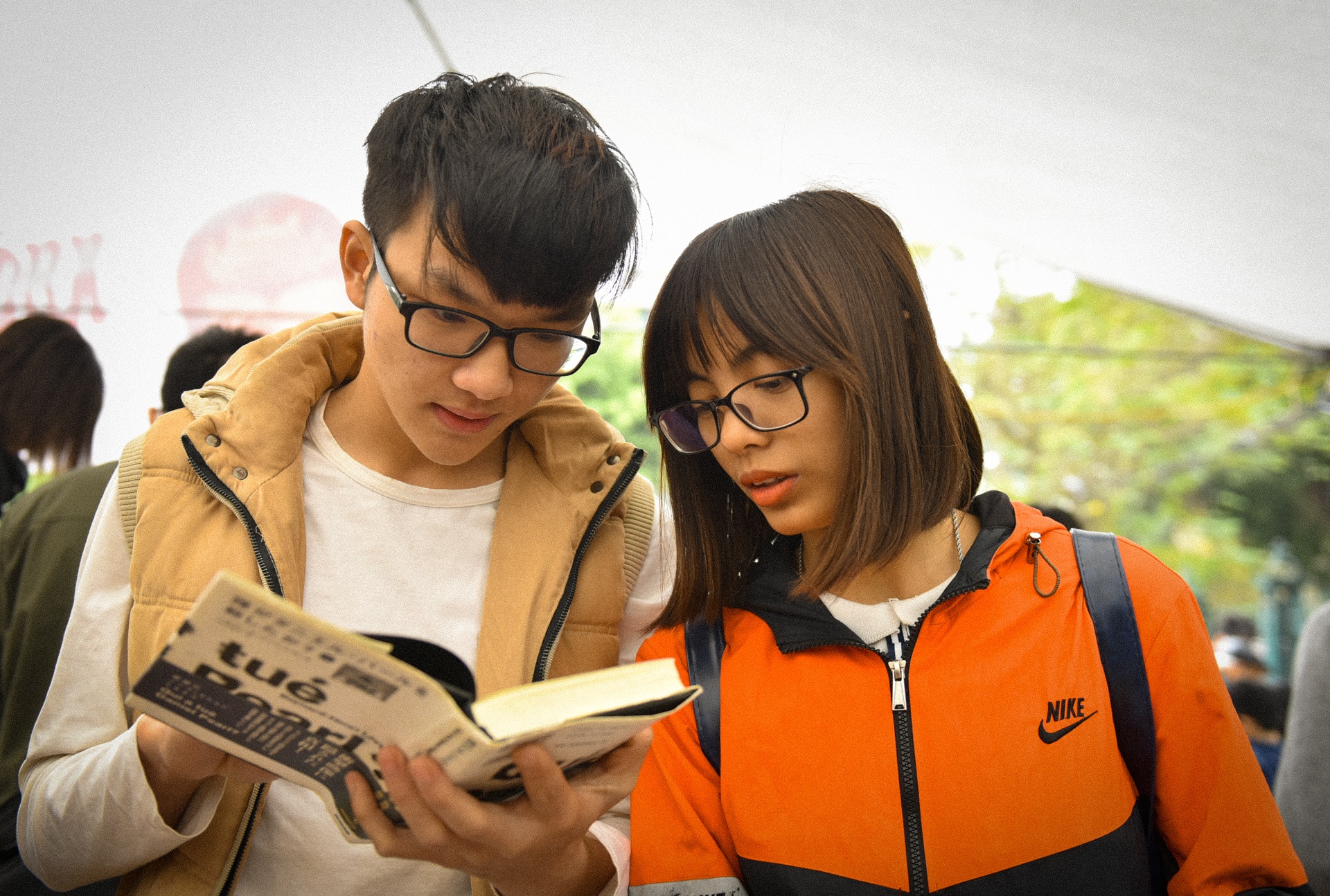 Hang nghin nguoi mua sach cu voi gia chi tu 1.000 dong hinh anh