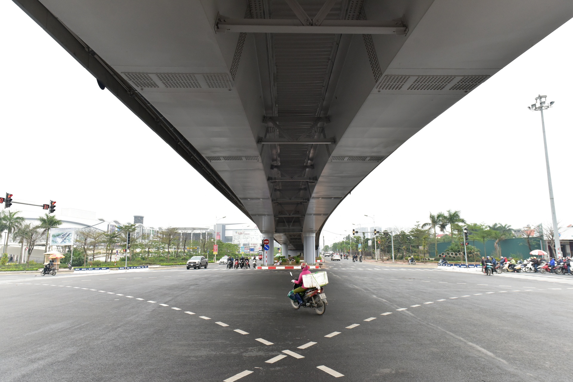 cau vuot tram ty o nut giao Co Linh anh 13