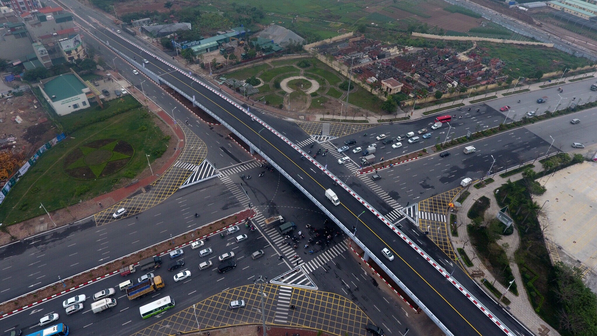 cau vuot tram ty o nut giao Co Linh anh 1