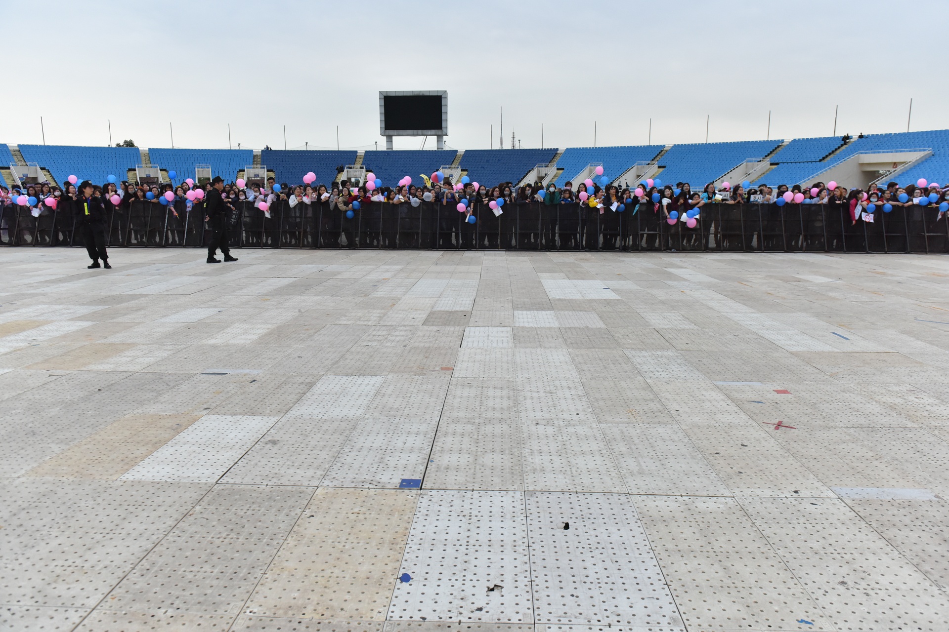 đêm nhạc MBC Music K-Plus vắng khán giả ảnh 1 dem nhac MBC Music K-Plus vang khan gia anh 1