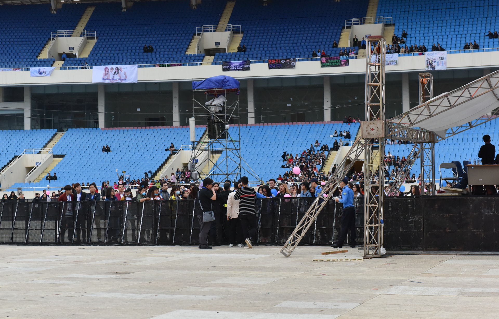 đêm nhạc MBC Music K-Plus vắng khán giả ảnh 2 dem nhac MBC Music K-Plus vang khan gia anh 2