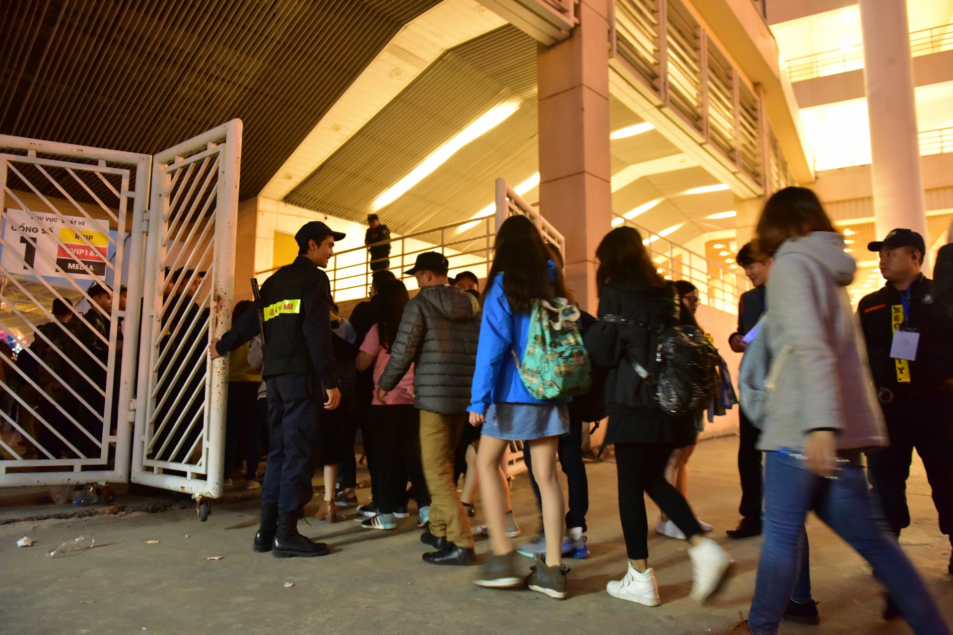 đêm nhạc Hàn tại Mỹ Đình mở cửa tự do ảnh 1 dem nhac Han tai My Dinh mo cua tu do anh 1