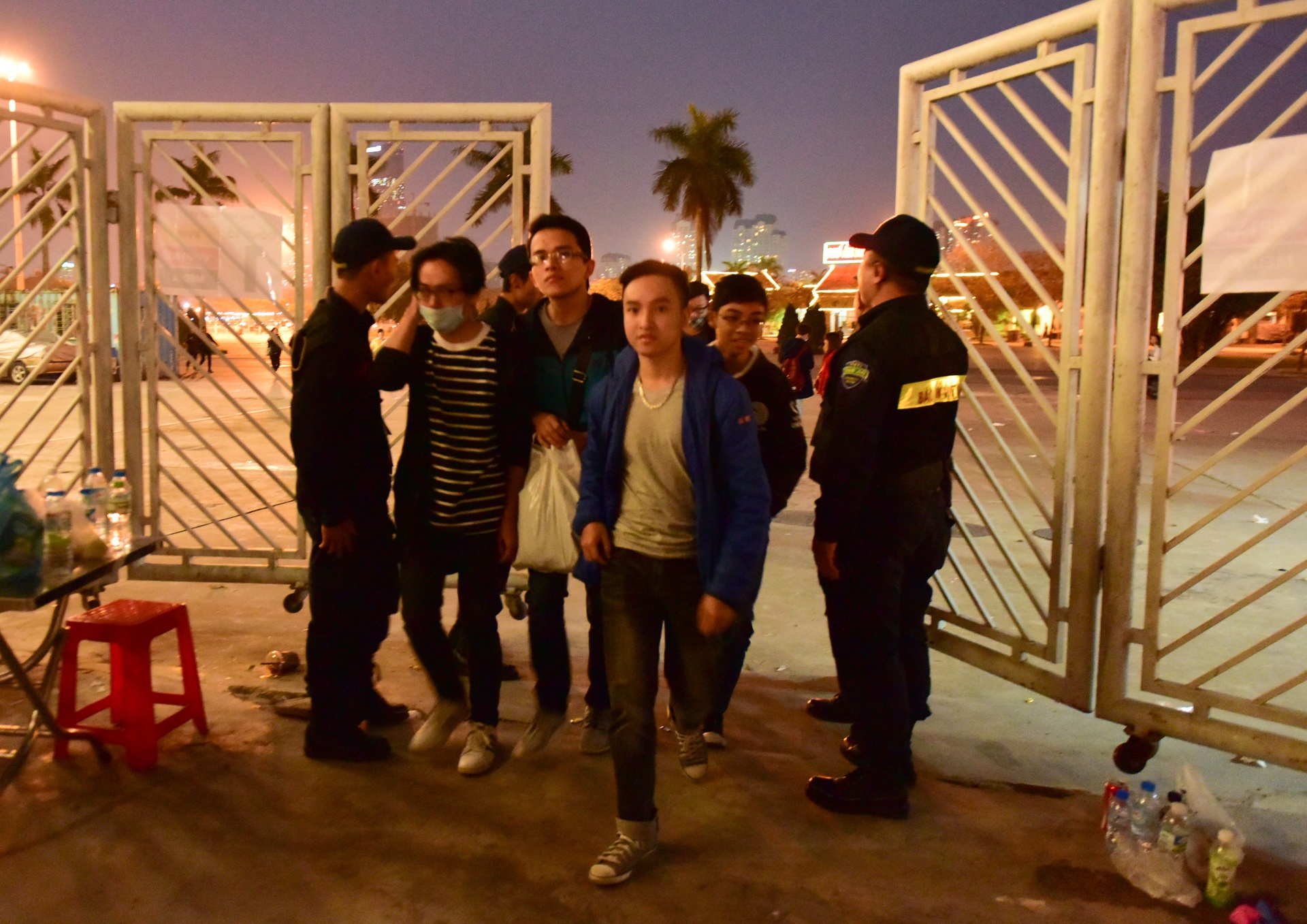 đêm nhạc Hàn tại Mỹ Đình mở cửa tự do ảnh 3 dem nhac Han tai My Dinh mo cua tu do anh 3