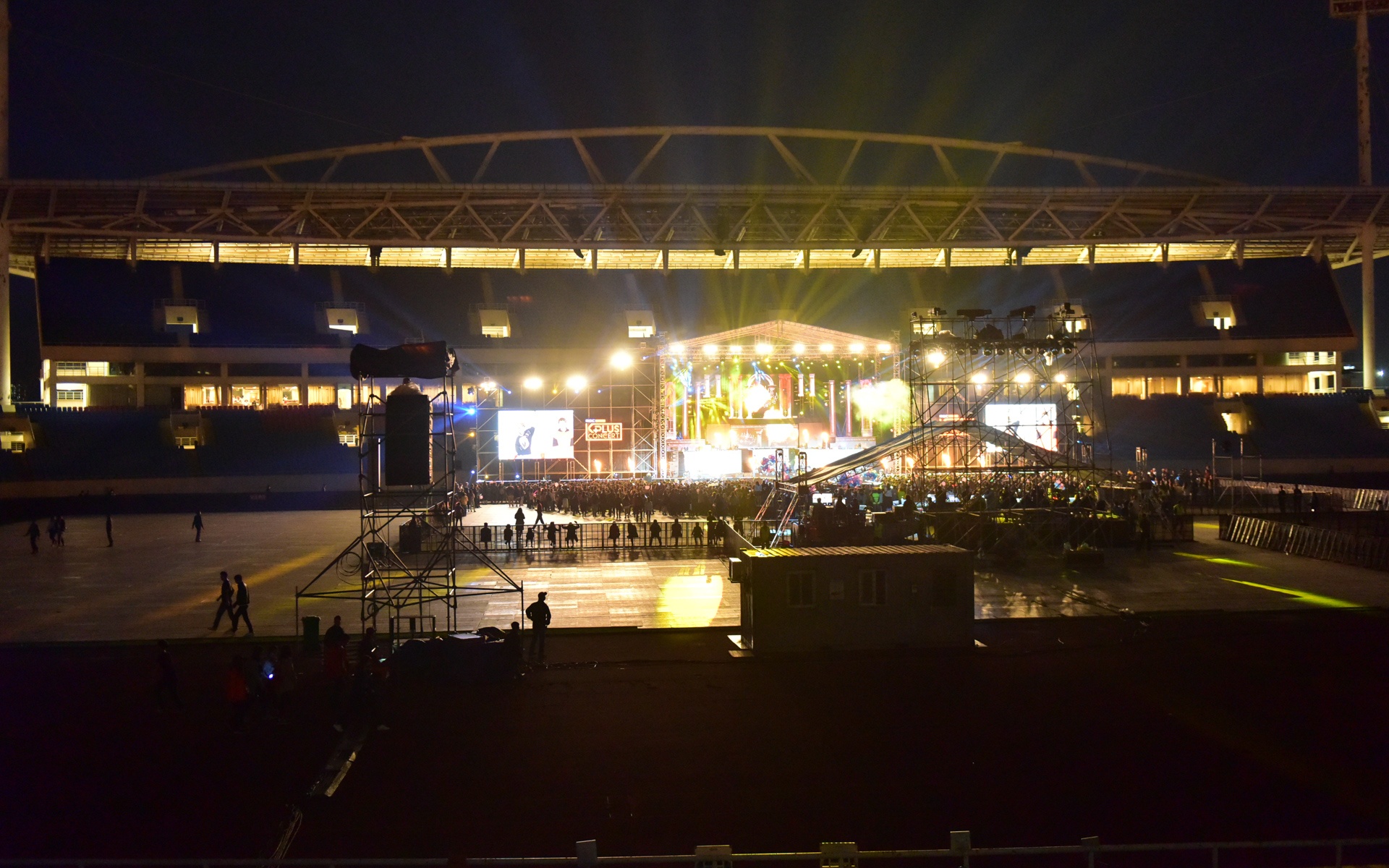 đêm nhạc Hàn tại Mỹ Đình mở cửa tự do ảnh 6 dem nhac Han tai My Dinh mo cua tu do anh 6