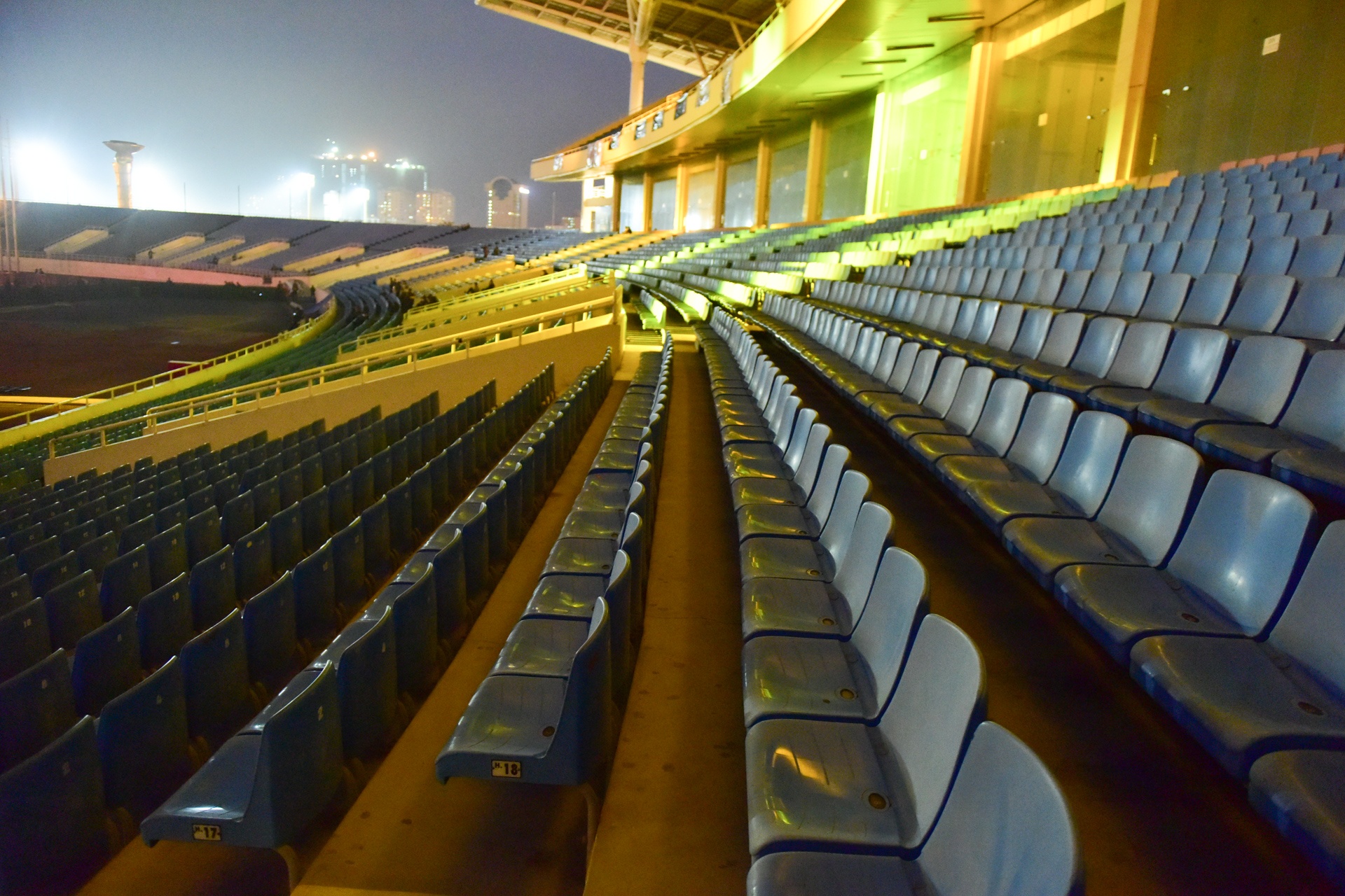 đêm nhạc Hàn tại Mỹ Đình mở cửa tự do ảnh 7 dem nhac Han tai My Dinh mo cua tu do anh 7