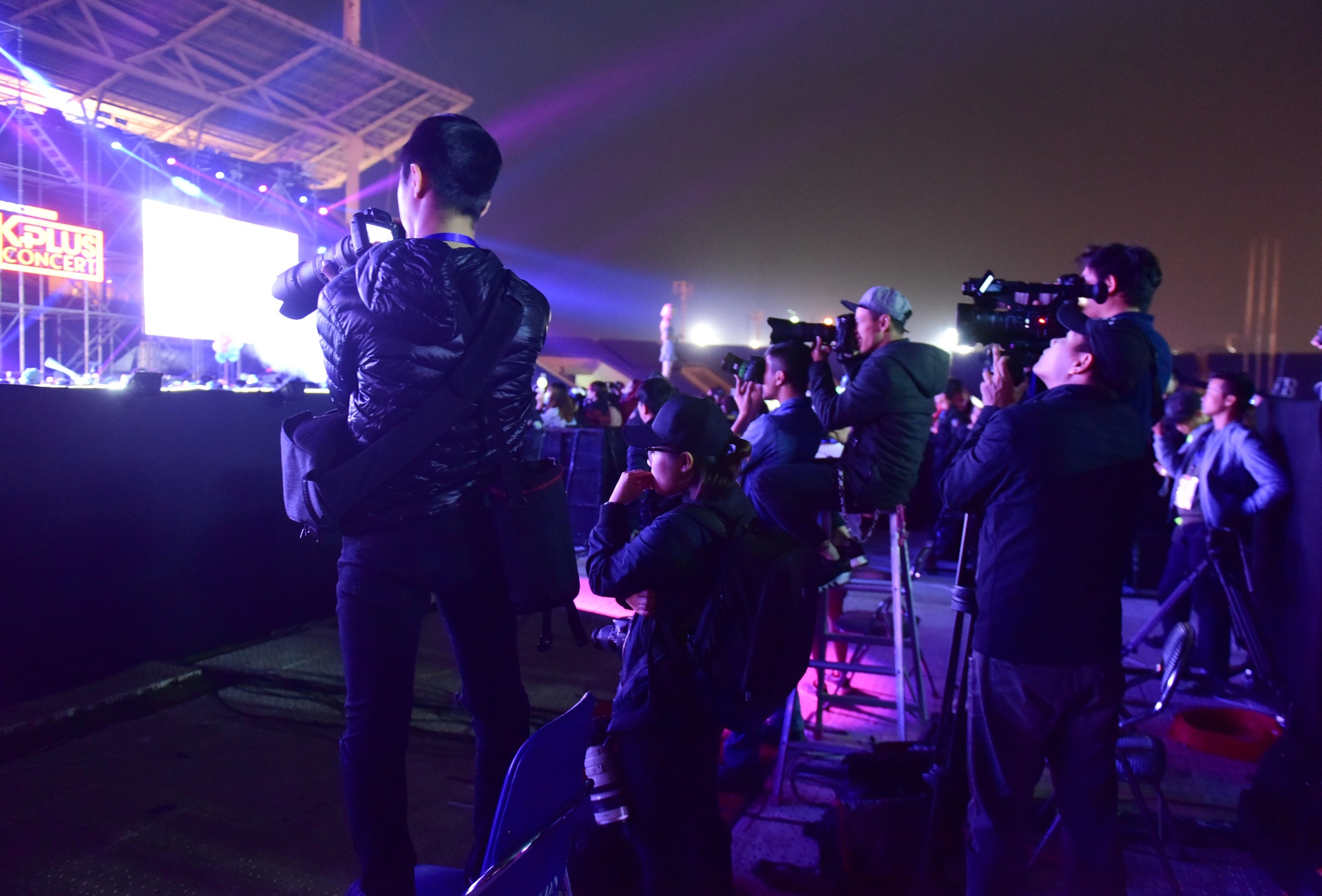 đêm nhạc Hàn tại Mỹ Đình mở cửa tự do ảnh 8 dem nhac Han tai My Dinh mo cua tu do anh 8