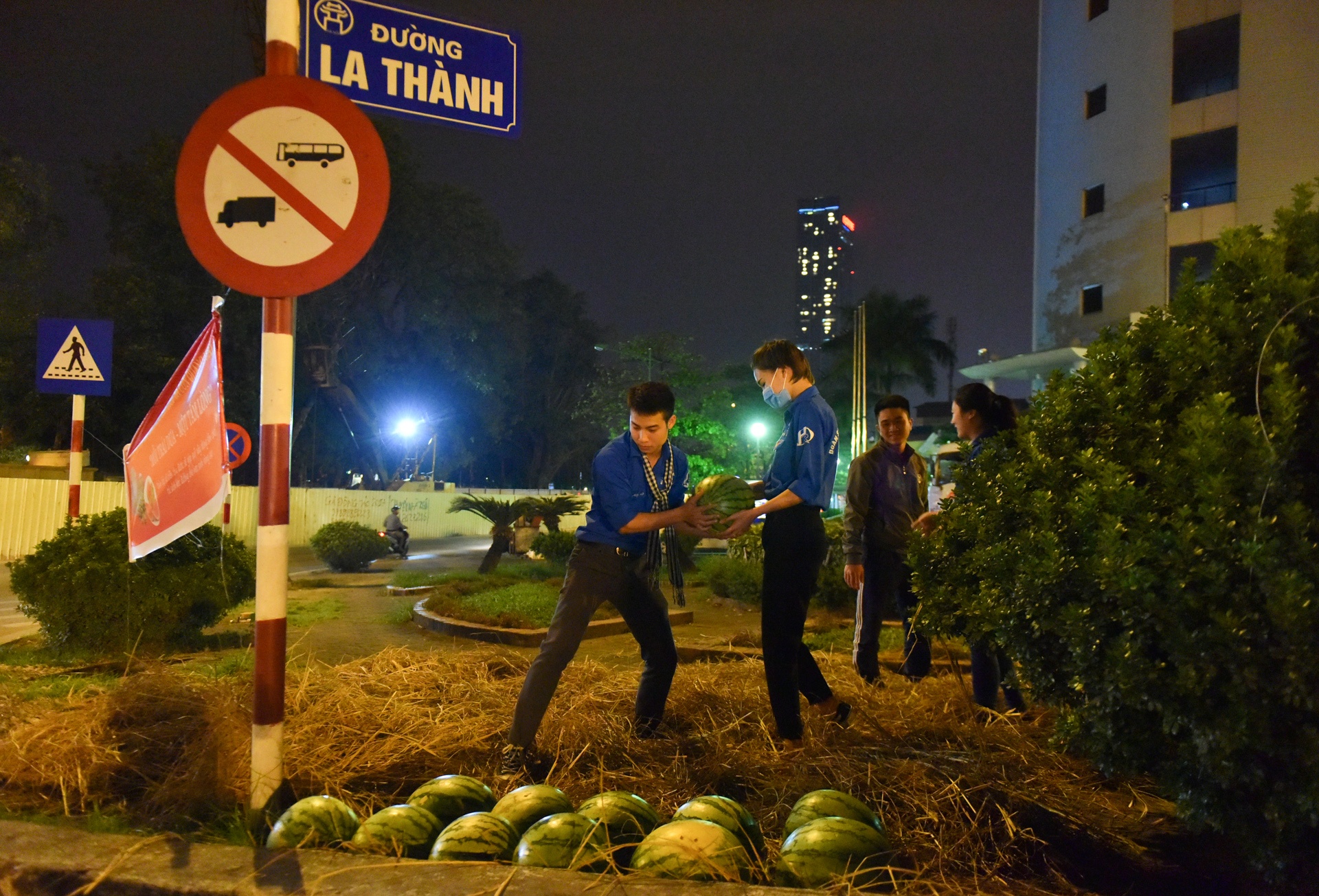 giai cuu dua hau anh 8