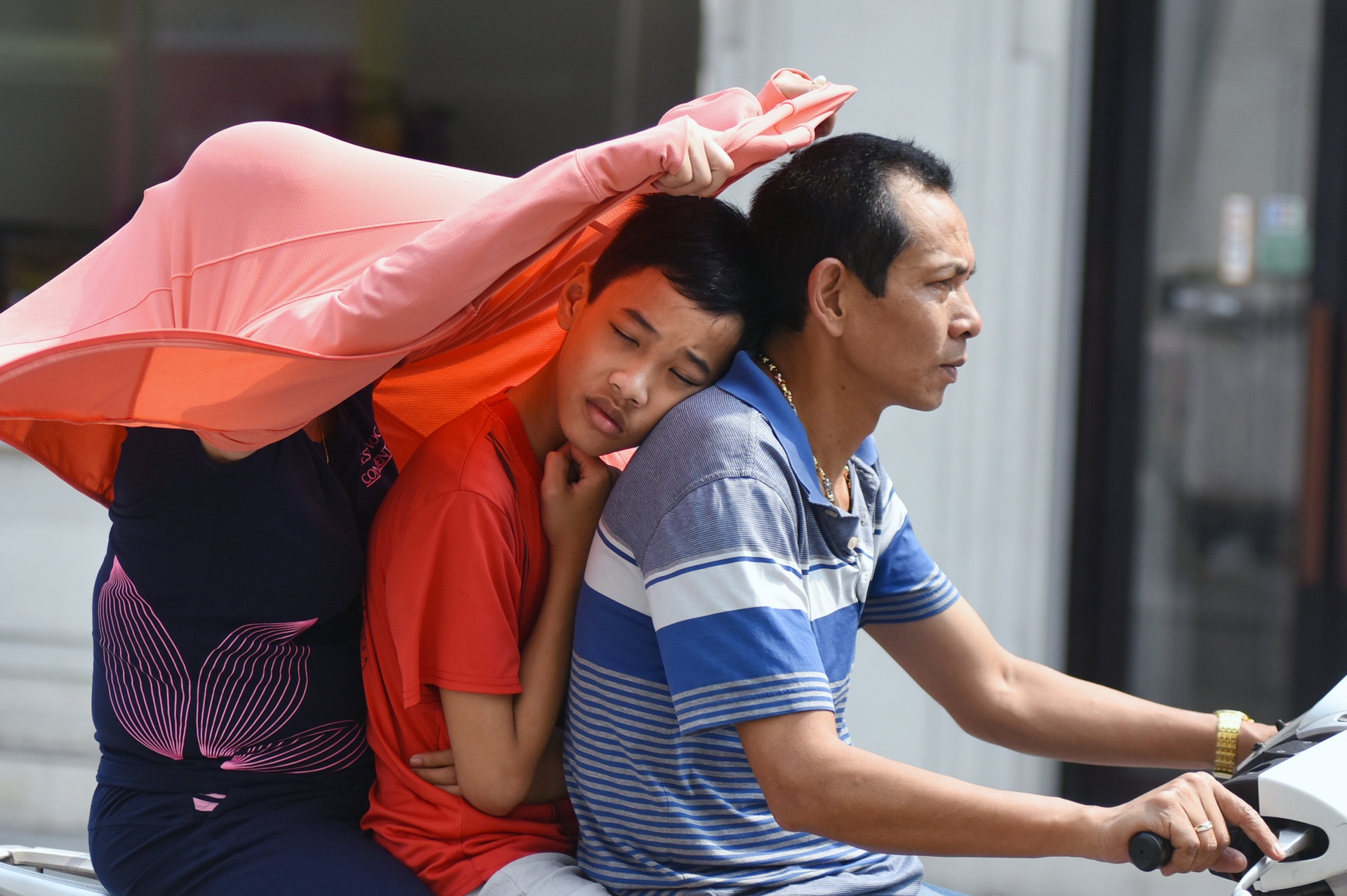 nắng nóng đầu mùa ở Hà Nội ảnh 12 nang nong dau mua o Ha Noi anh 12