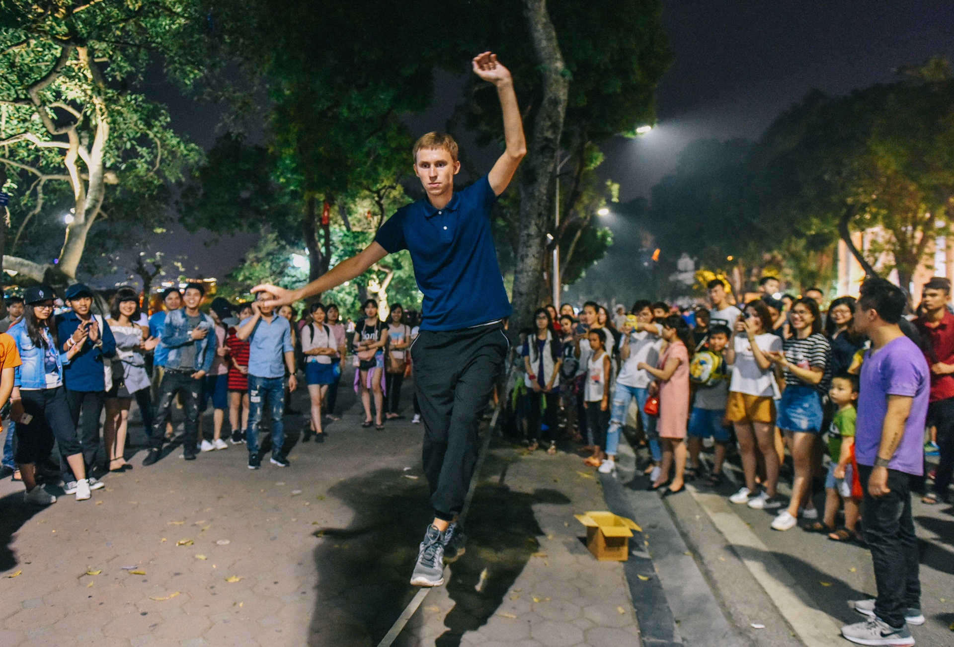 kiem song o pho di bo anh 1