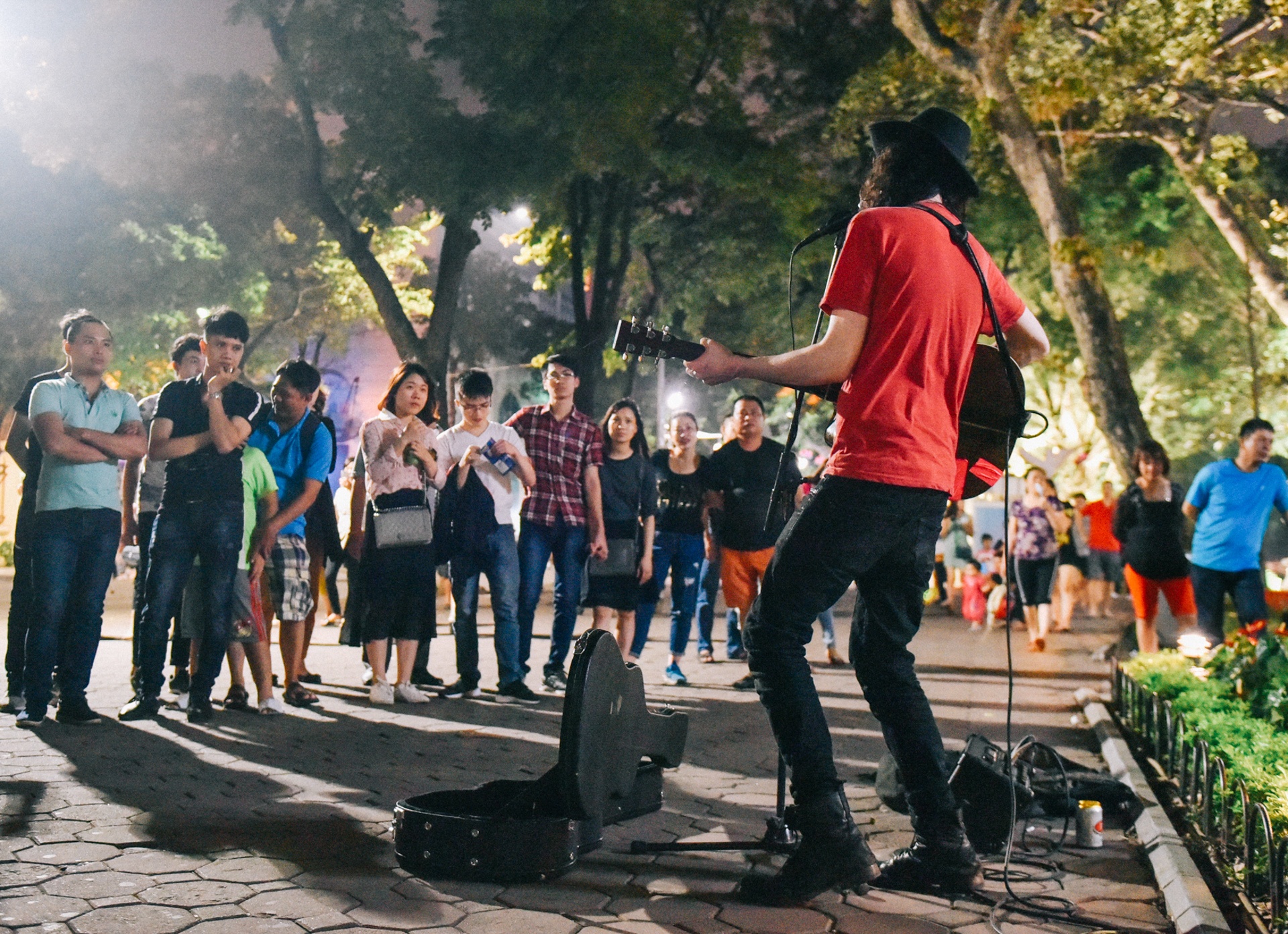 kiem song o pho di bo anh 6