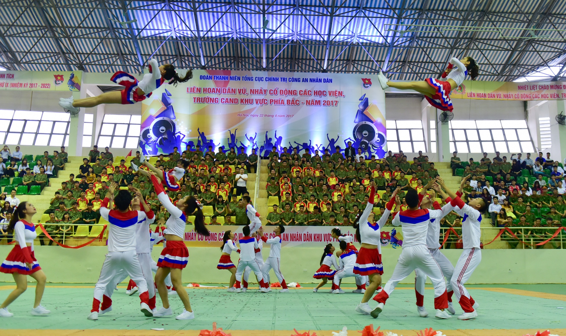 Nữ công an tương lai nhảy dân vũ  ảnh 11 Nu cong an tuong lai nhay dan vu anh 11