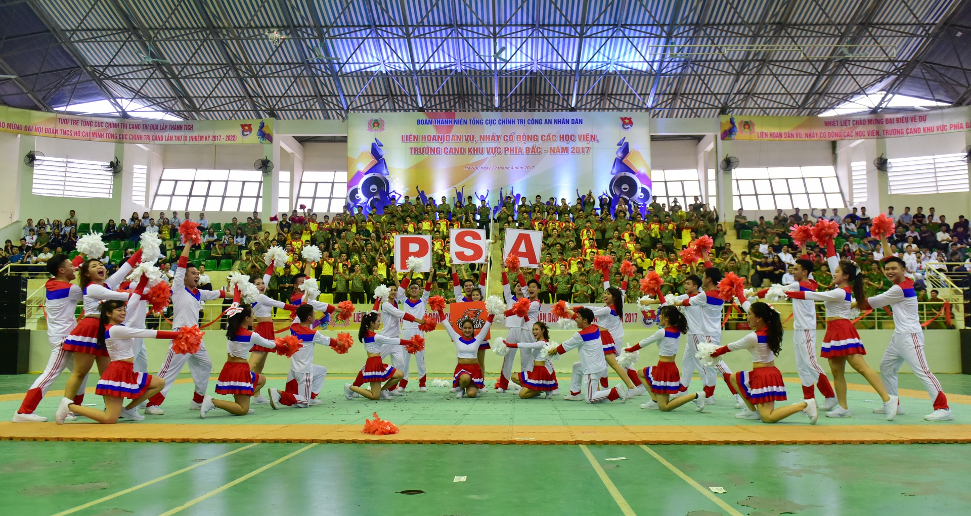 Nữ công an tương lai nhảy dân vũ  ảnh 2 Nu cong an tuong lai nhay dan vu anh 2