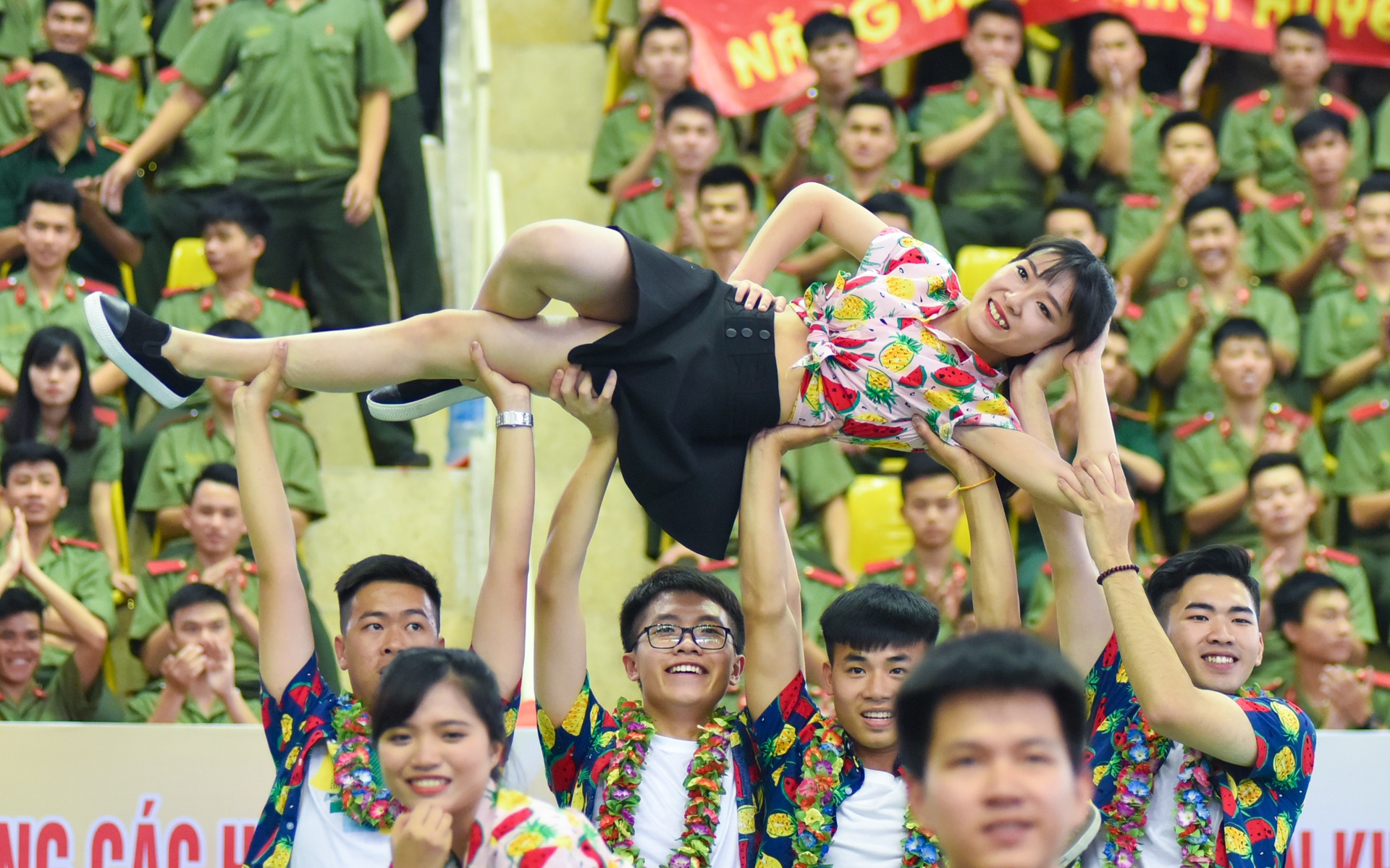 Nữ công an tương lai nhảy dân vũ  ảnh 5 Nu cong an tuong lai nhay dan vu anh 5