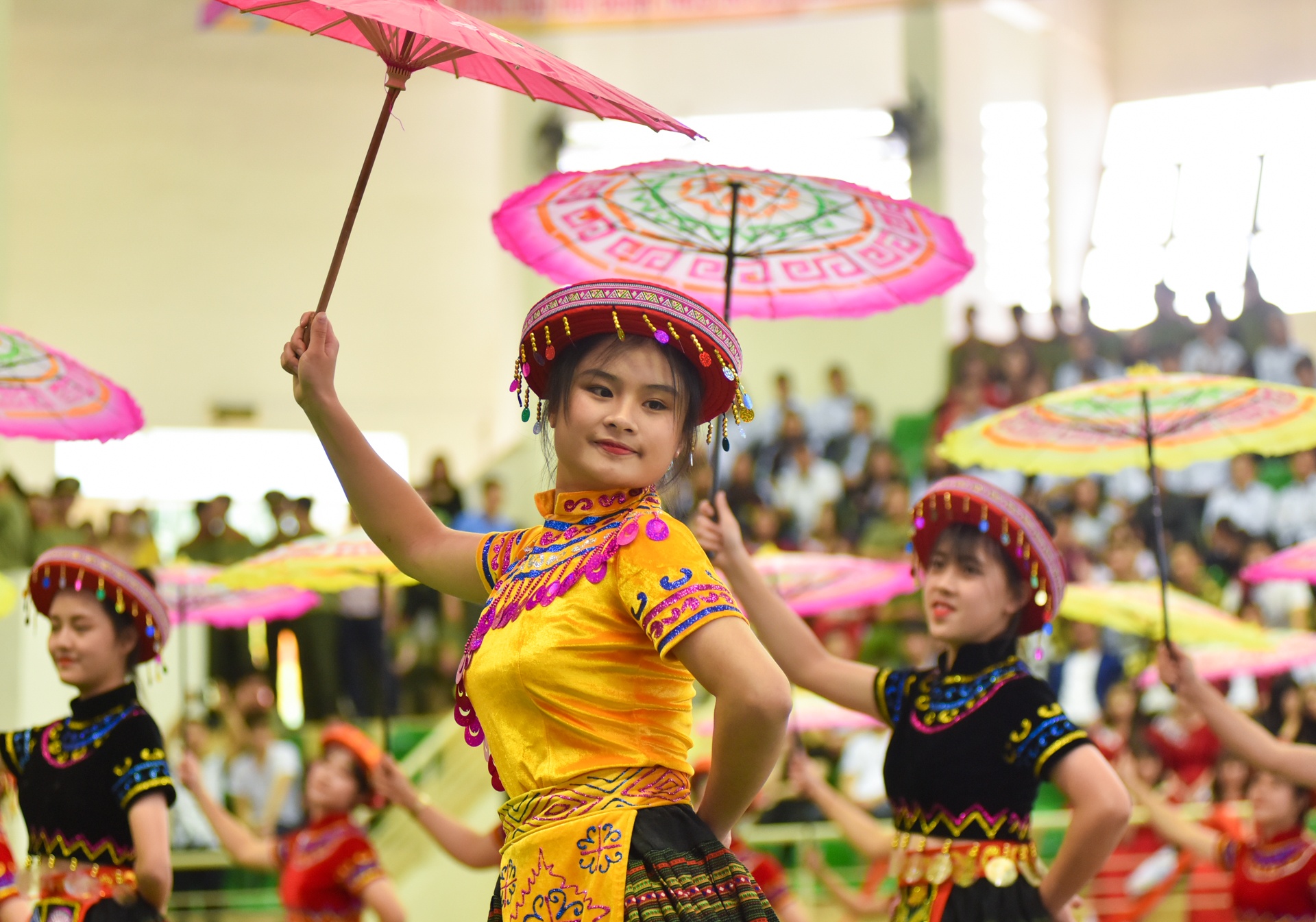 Nữ công an tương lai nhảy dân vũ  ảnh 6 Nu cong an tuong lai nhay dan vu anh 6
