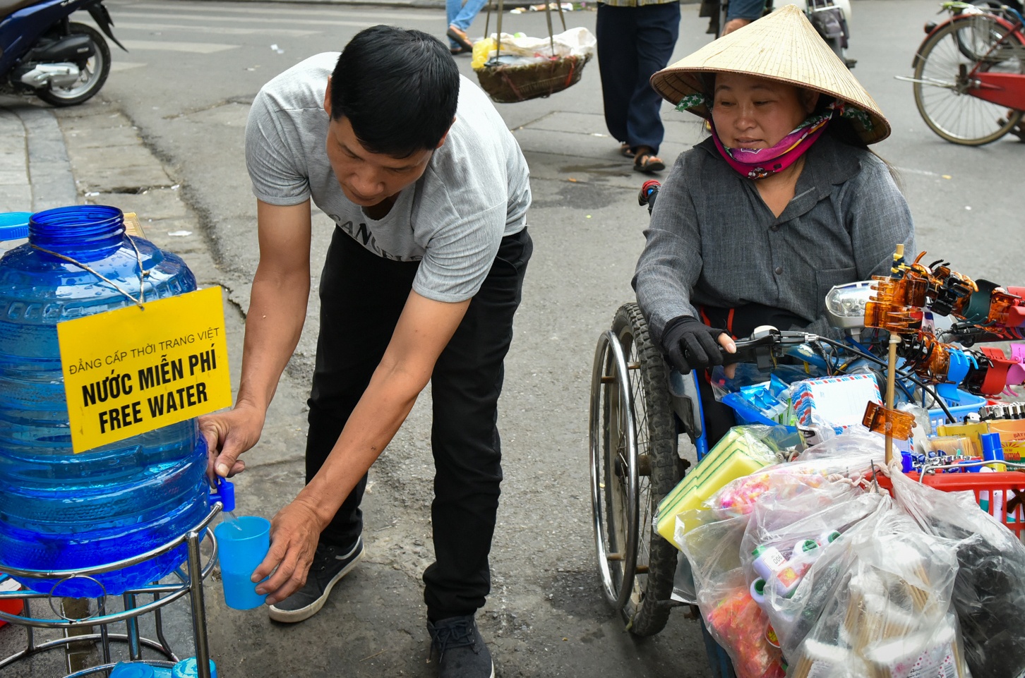 Nhung dich vu mien phi it nguoi biet o thu do hinh anh