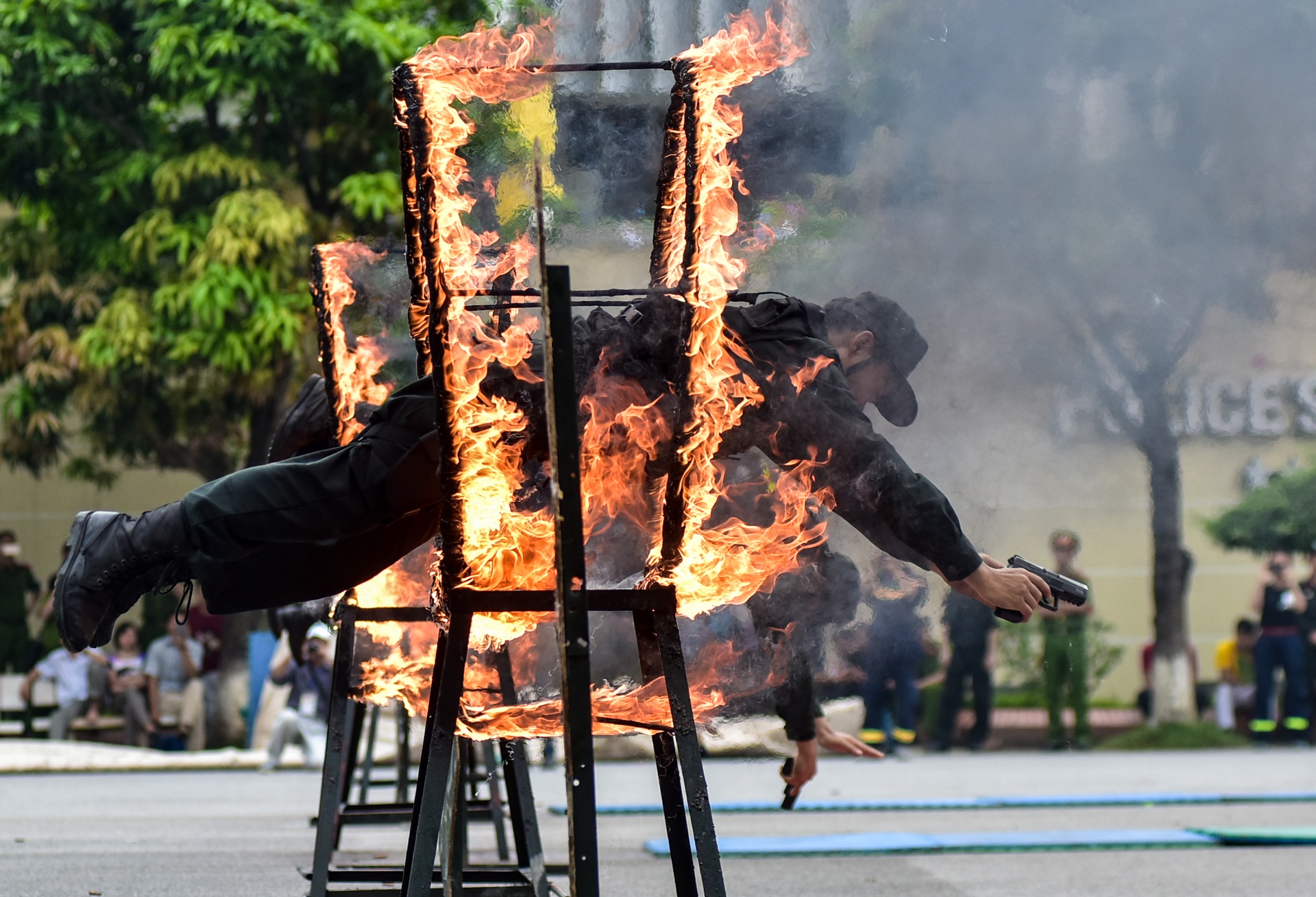 canh sat tuong lai bieu dien vo thuat anh 12