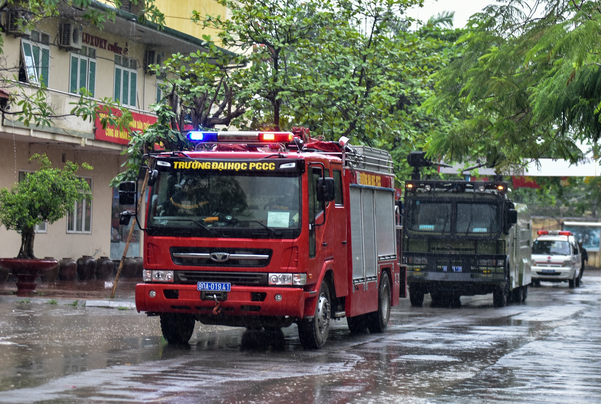 Dien tap giai cuu con tin trong mua anh 12