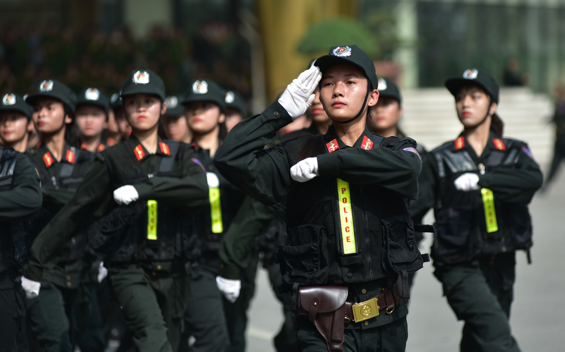 nu canh sat tuong lai lai xe phan khoi lon anh 1