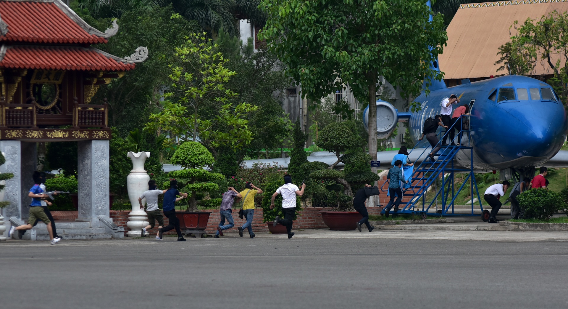 Dien tap giai cuu con tin trong mua anh 2