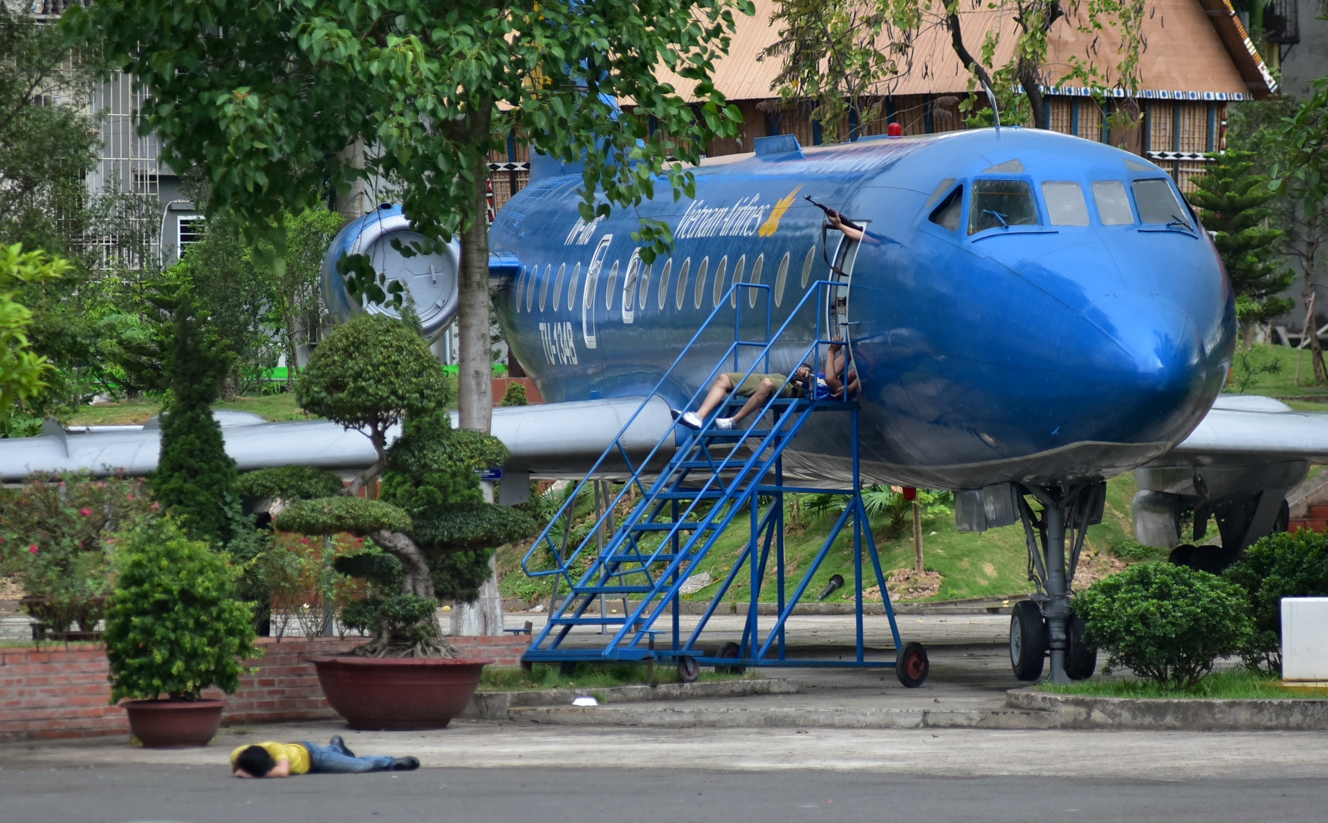 Dien tap giai cuu con tin trong mua anh 5