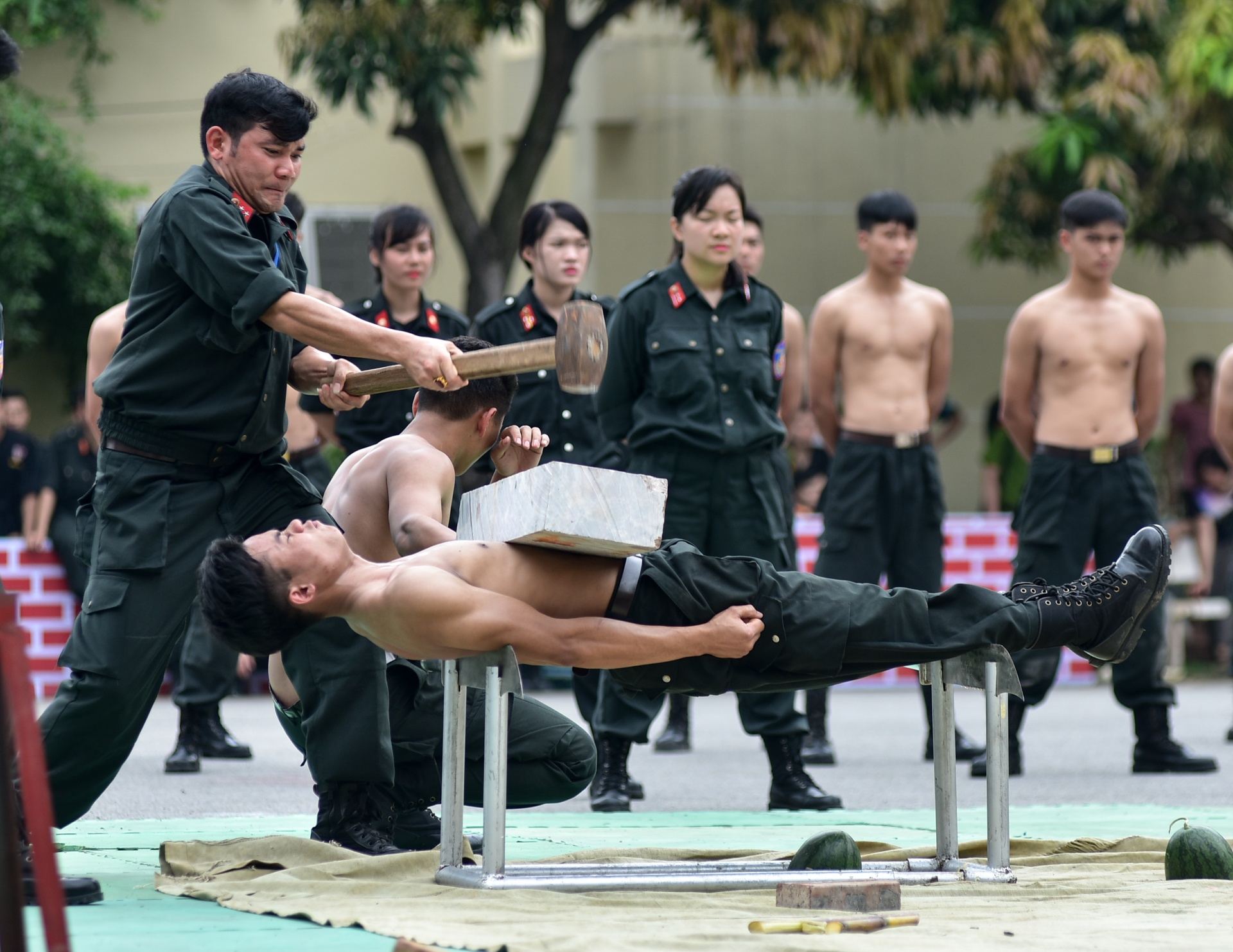 canh sat tuong lai bieu dien vo thuat anh 8