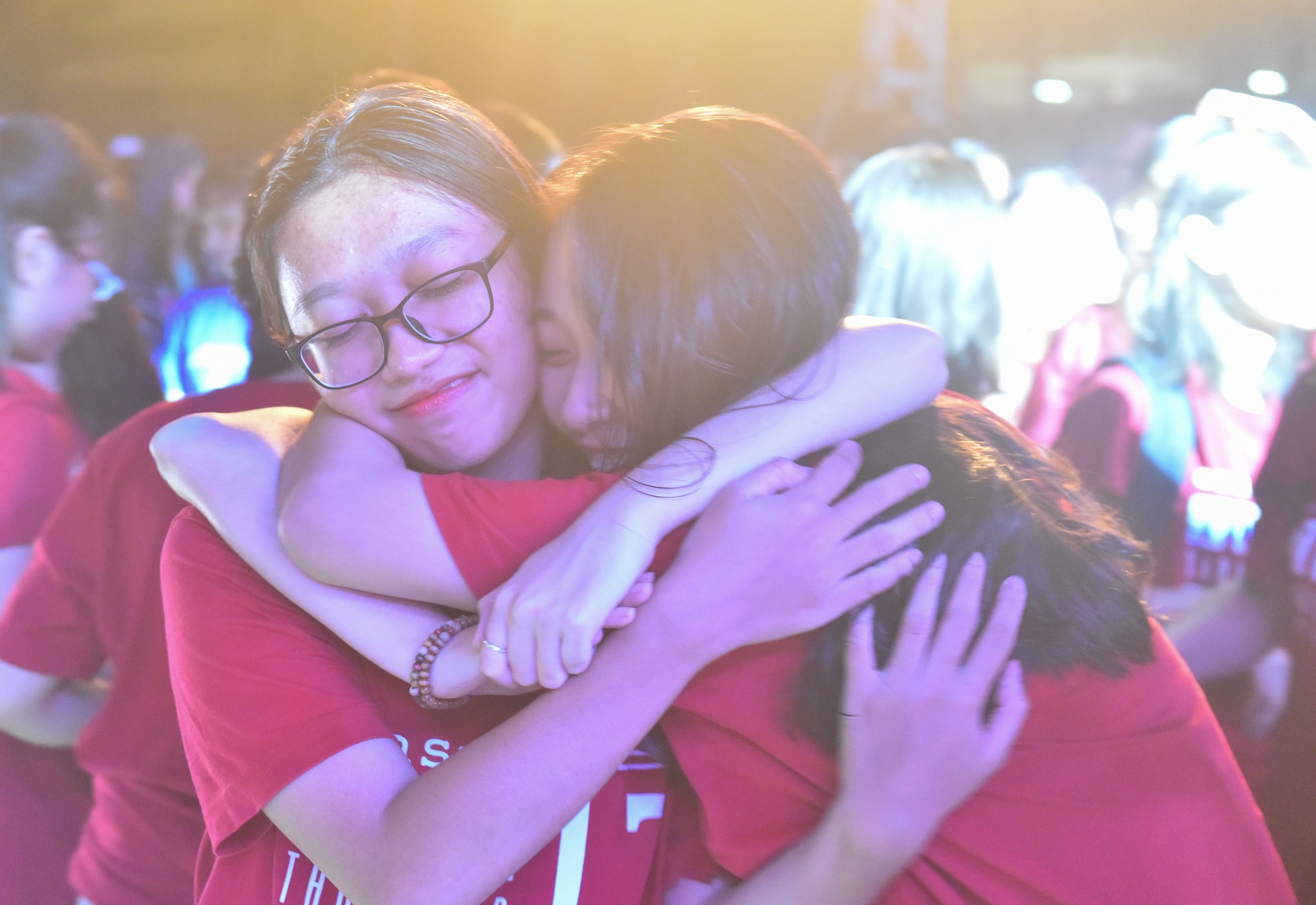 hoc sinh cuoi cap khoc nuc no anh 9