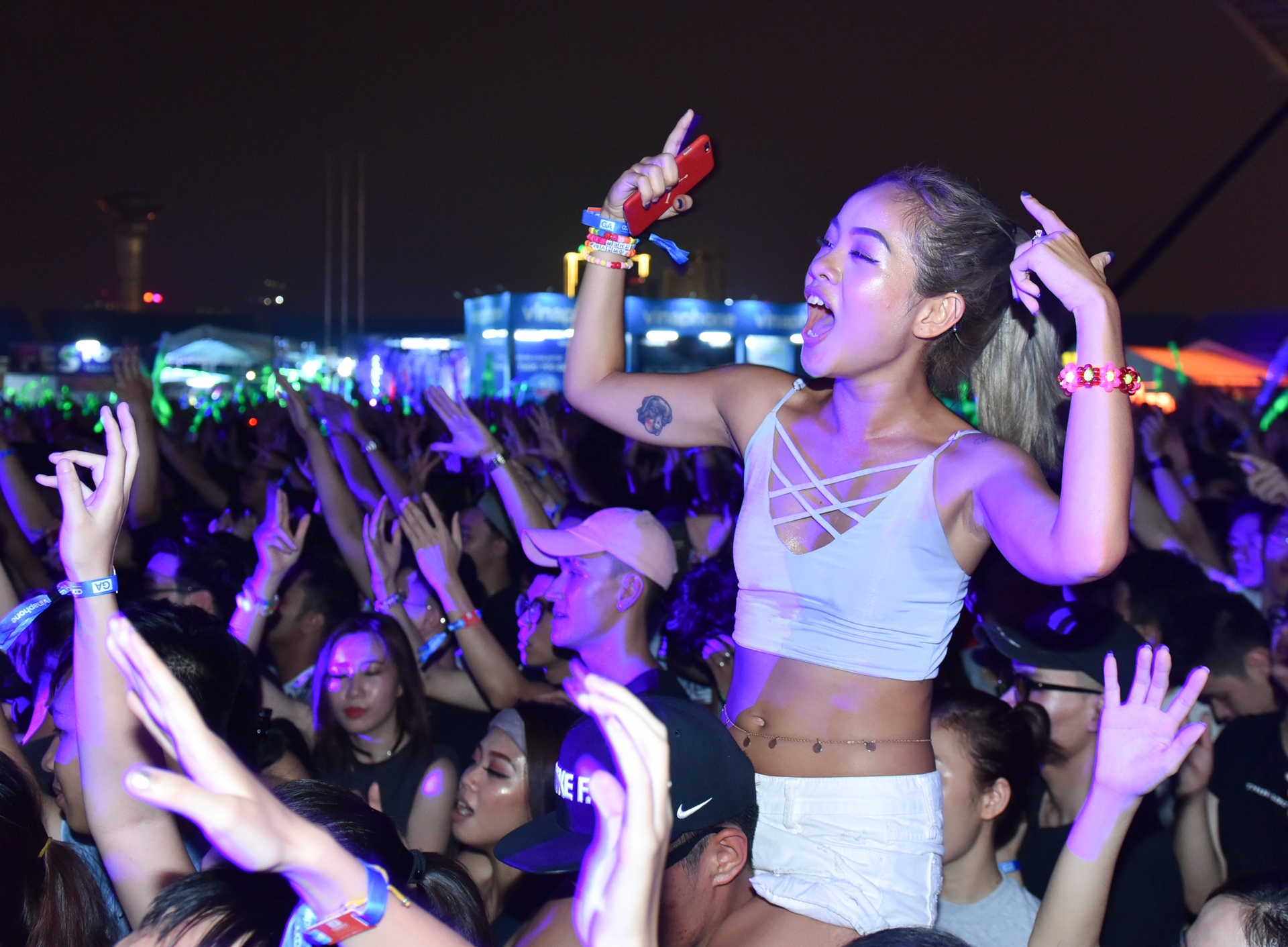 Nhung co gai sexy phieu het minh trong tieng nhac Hardwell hinh anh