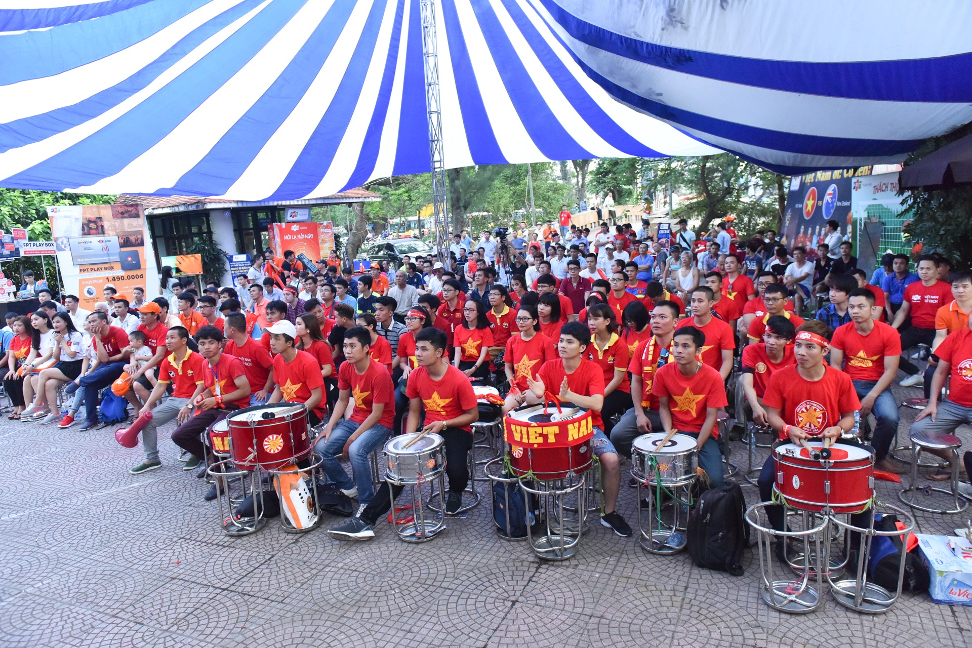 ban gai Quang Hai co vu u20 Viet Nam anh 1