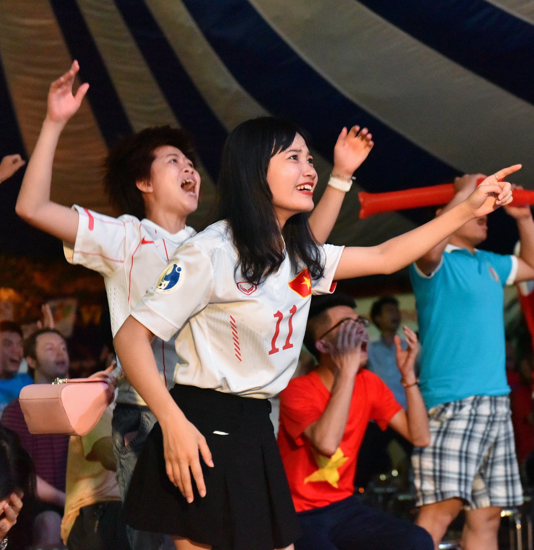 ban gai Quang Hai co vu u20 Viet Nam anh 6