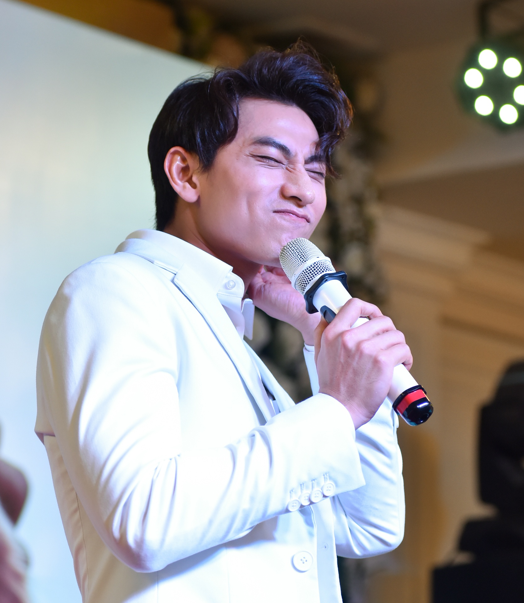 Issac lam sach anh anh 3