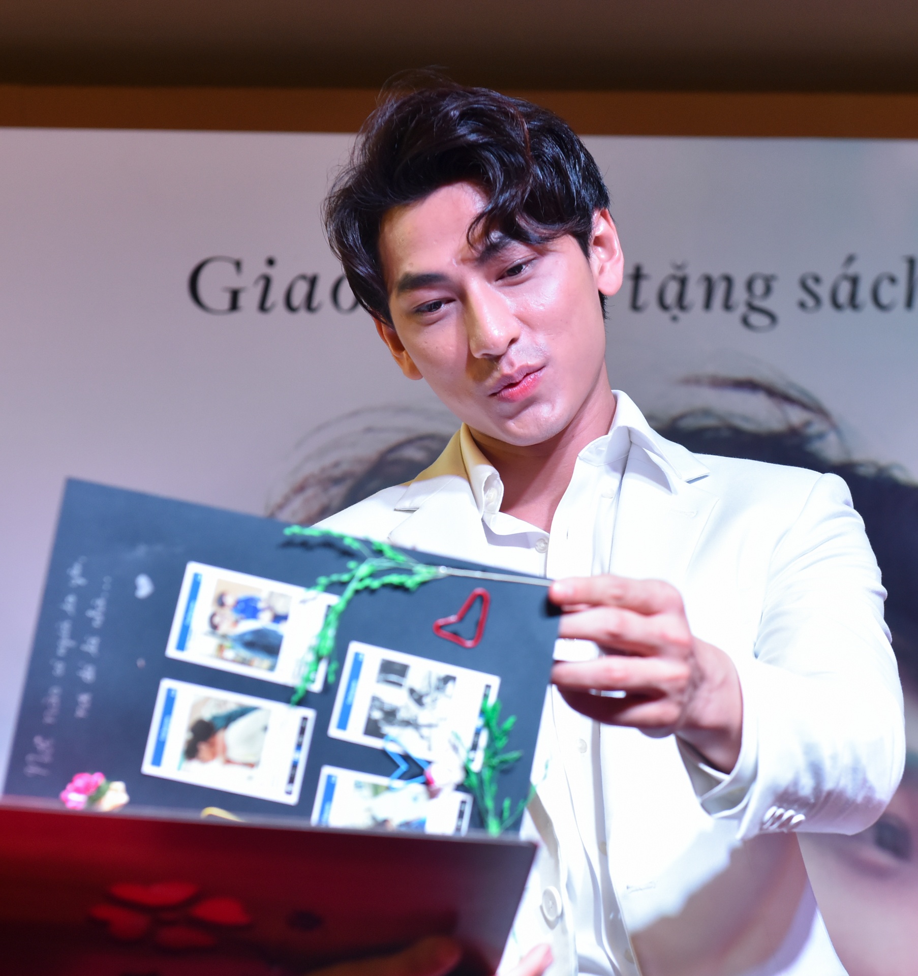 Issac lam sach anh anh 7