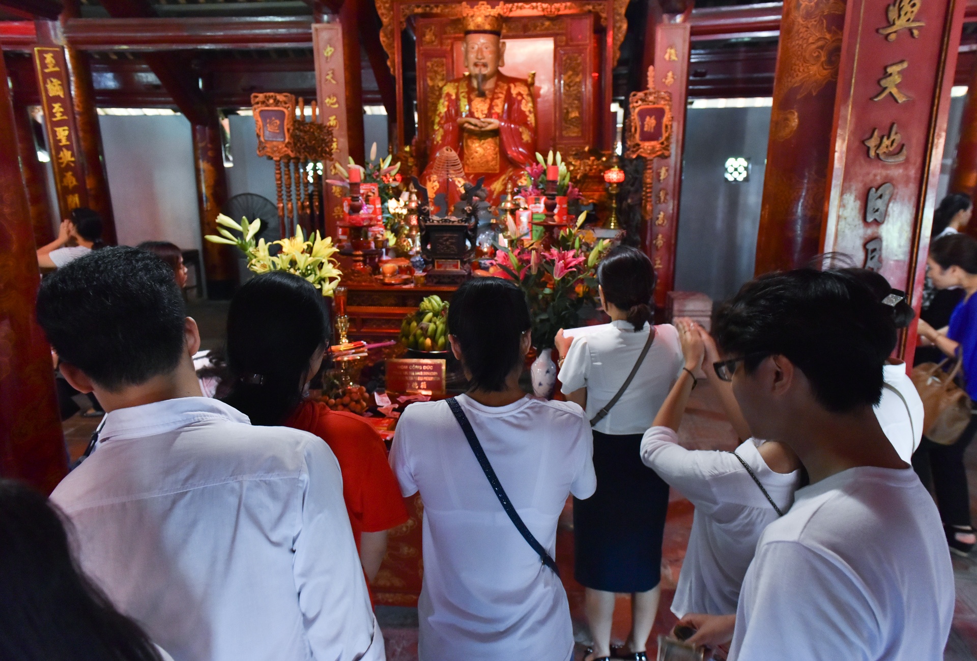 si tu den van mieu cau may anh 1