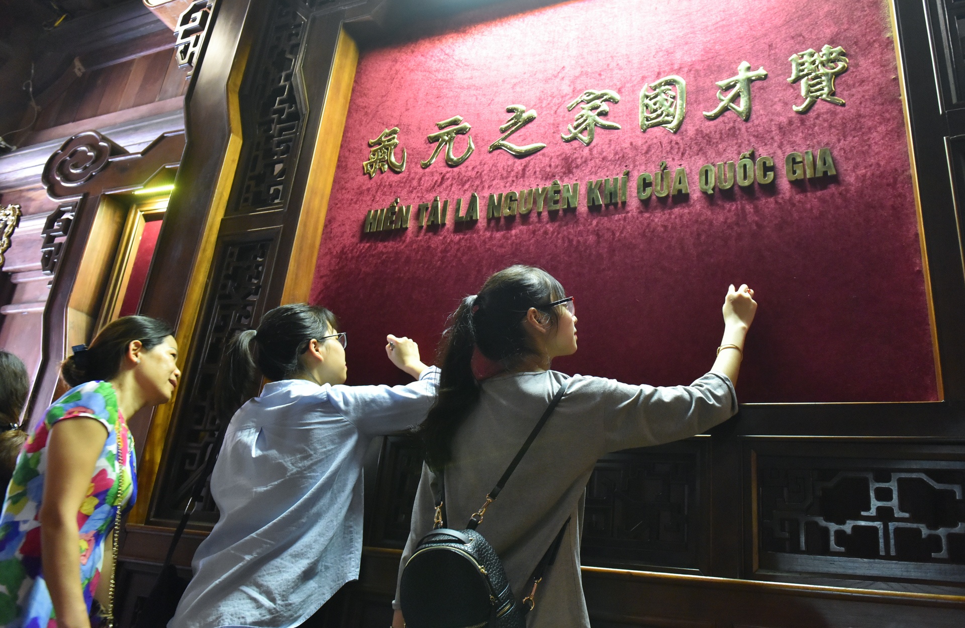 si tu den van mieu cau may anh 6