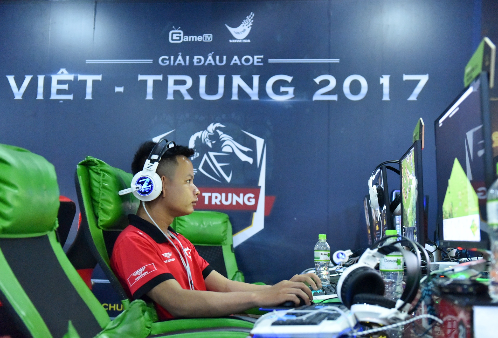 Vong loai giai dau AOE Viet Trung lon nhat tu truoc den nay hinh anh