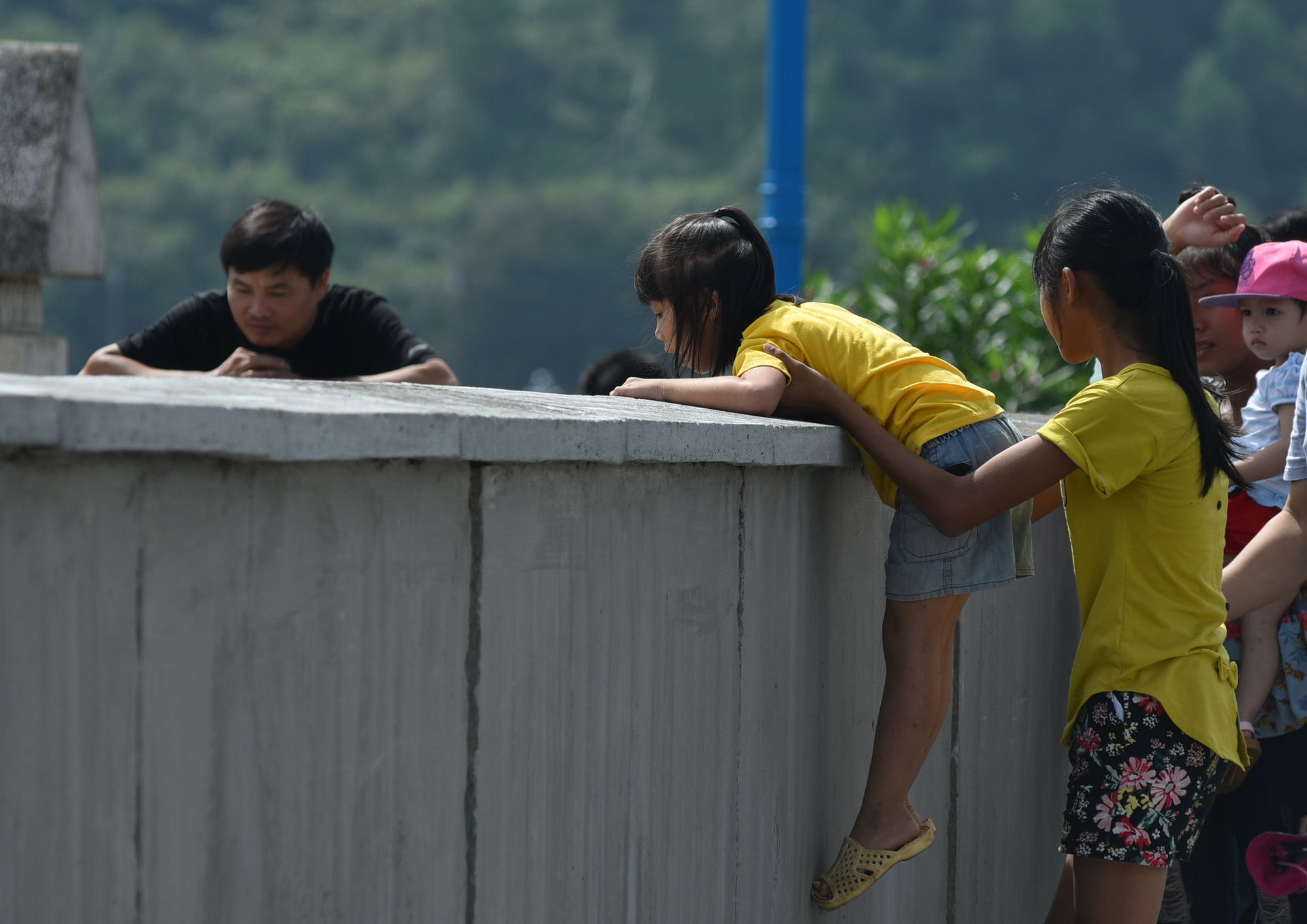 bat chap nguy hiem xem thuy dien Hoa Binh xa day anh 12