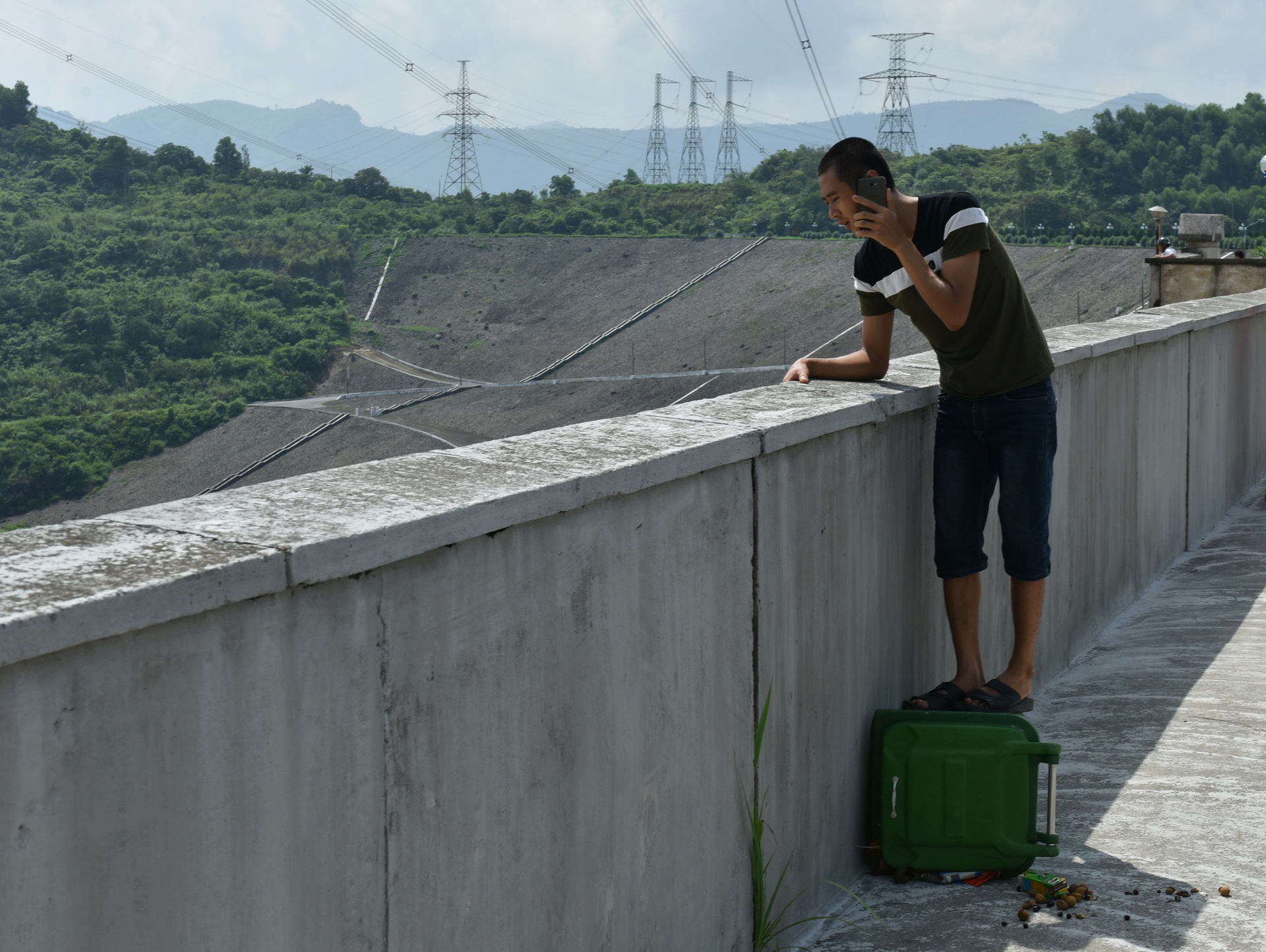 bat chap nguy hiem xem thuy dien Hoa Binh xa day anh 14