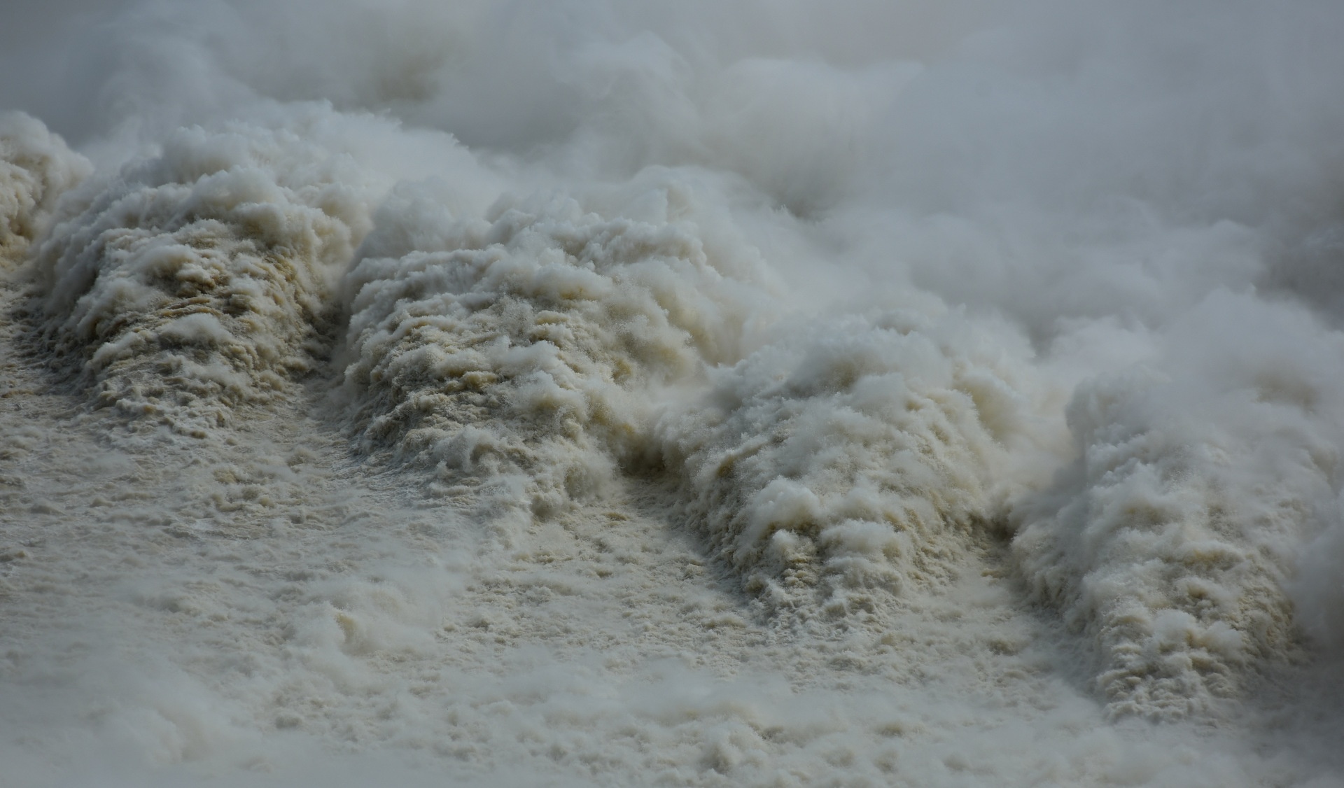 bat chap nguy hiem xem thuy dien Hoa Binh xa day anh 2