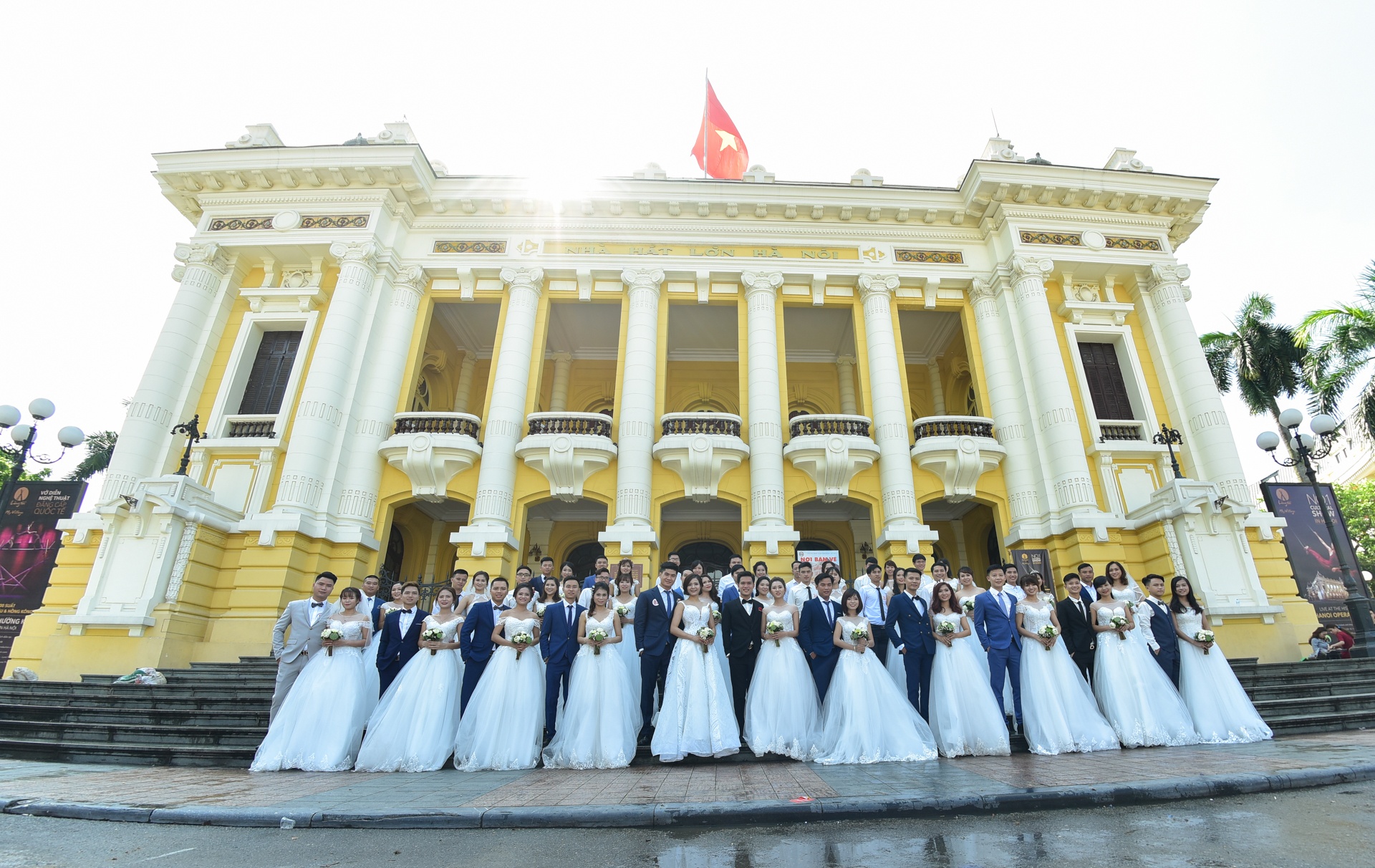 chup anh cuoi tap the ben ho guom anh 1