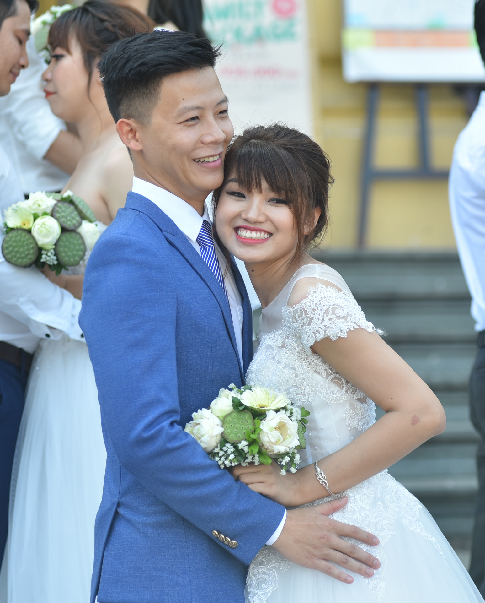 chup anh cuoi tap the ben ho guom anh 5