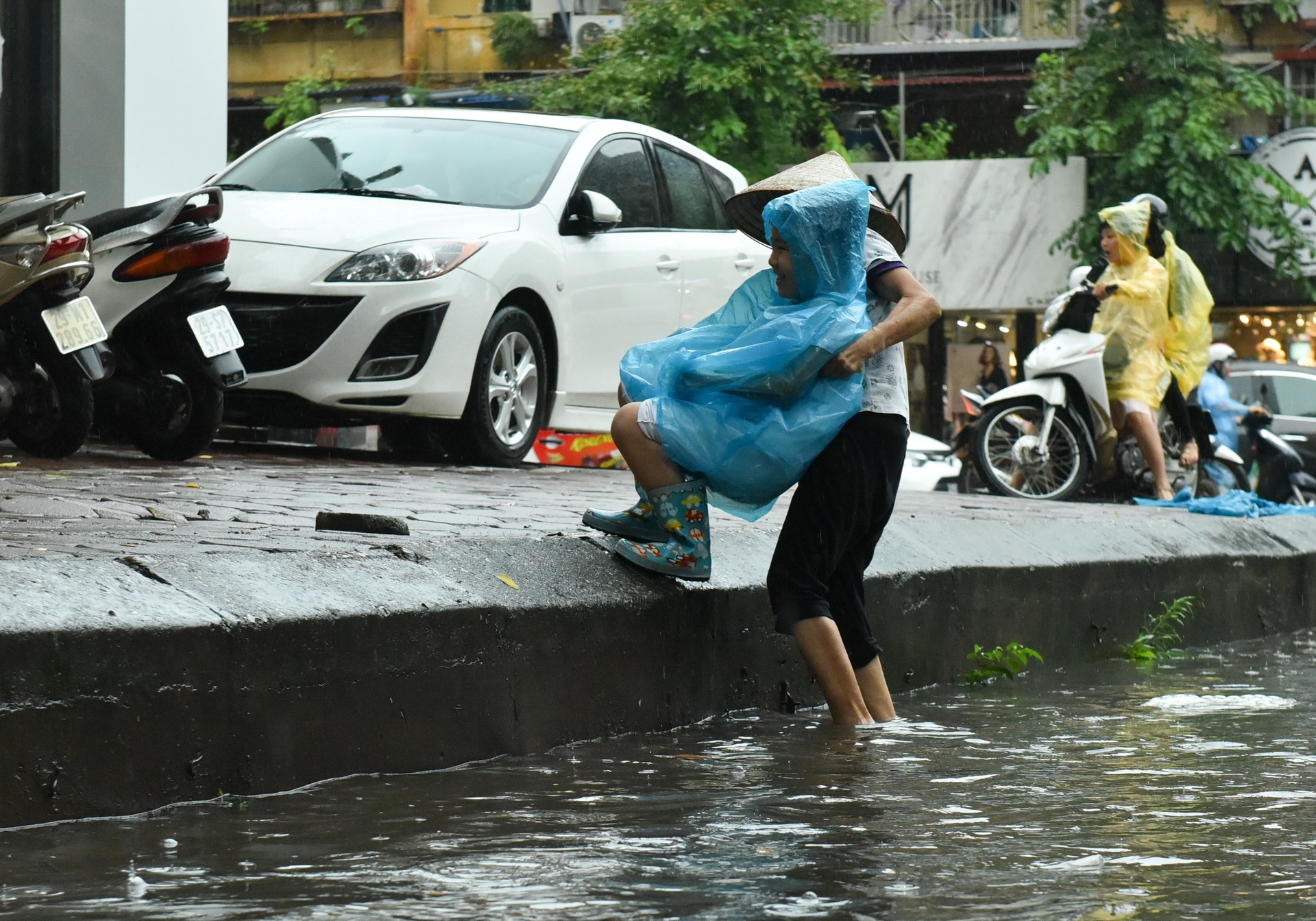 ngap sau mua o Ha Noi anh 4