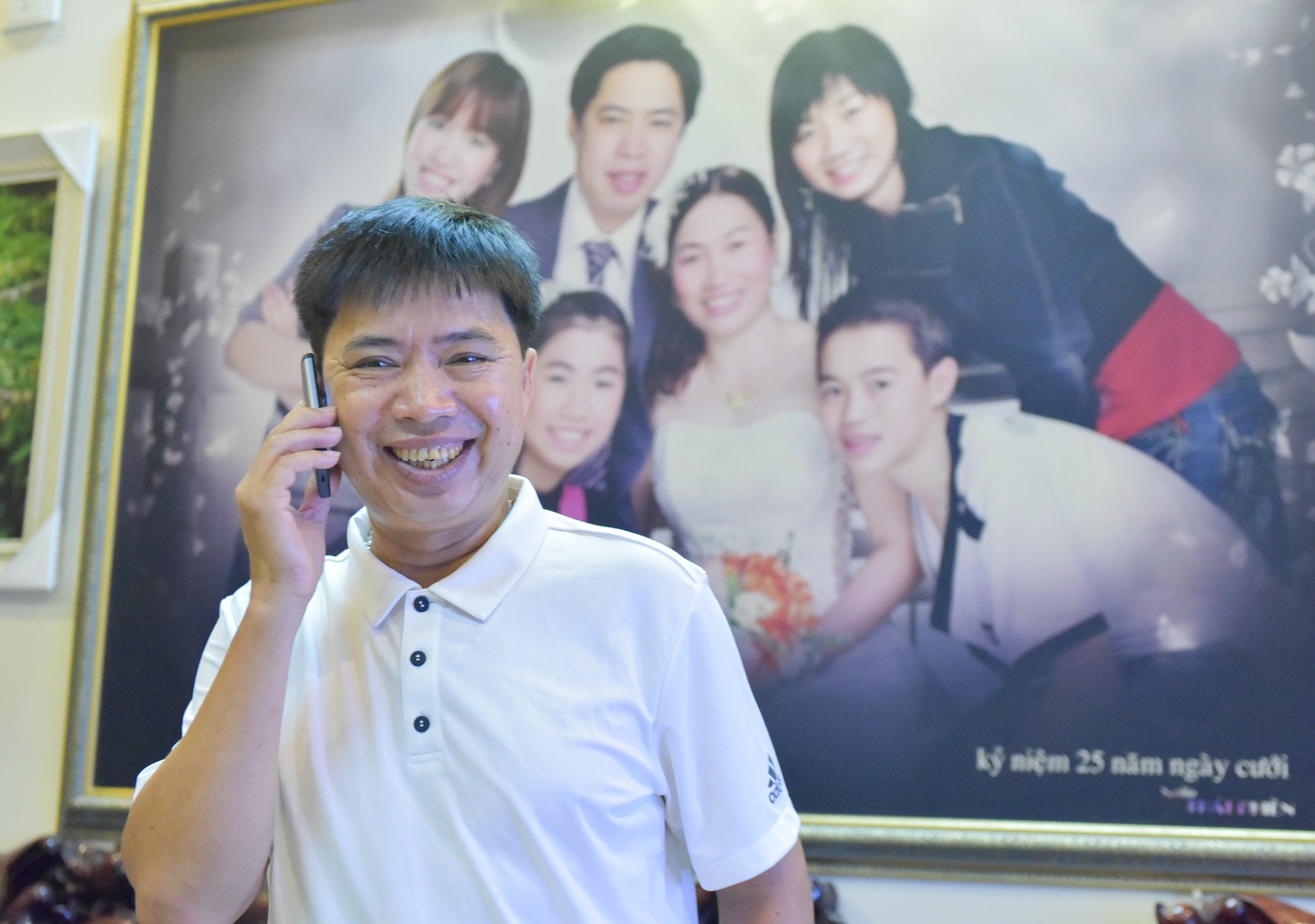 Gia dinh Van Toan quay quan co vu 'niem tu hao' cua dong ho hinh anh