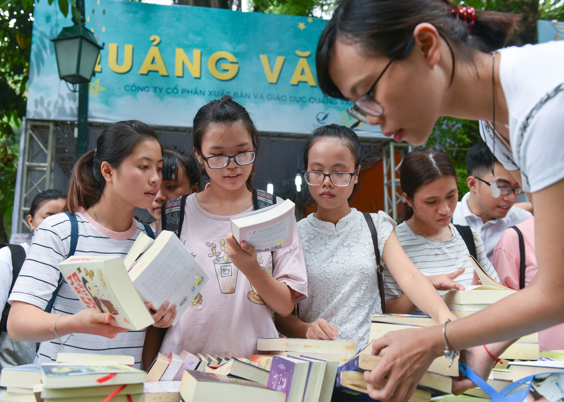 Hội chợ sách quốc tế việt nam 2017 ảnh 4 Hoi cho sach quoc te viet nam 2017 anh 4