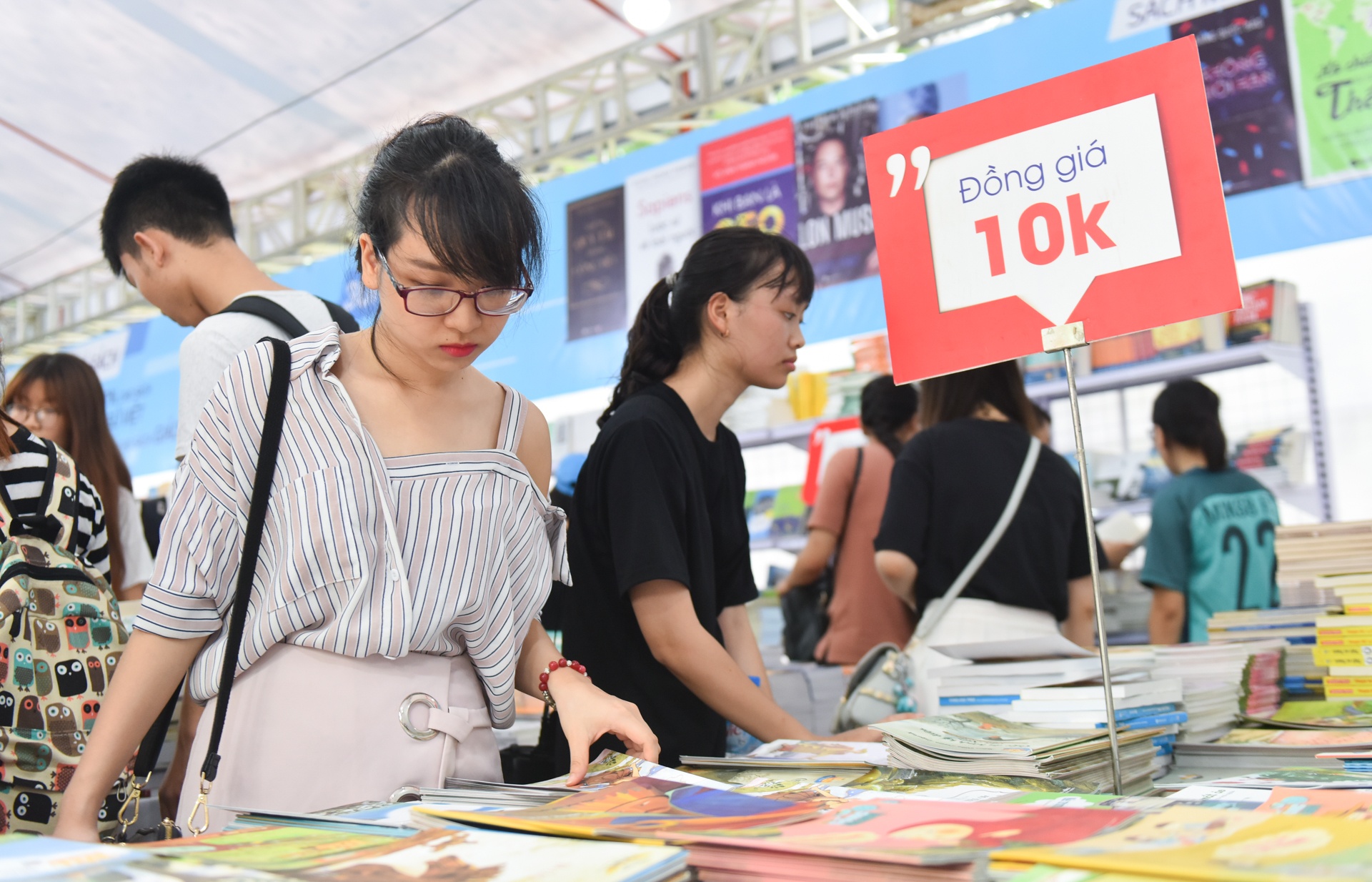 Hội chợ sách quốc tế việt nam 2017 ảnh 5 Hoi cho sach quoc te viet nam 2017 anh 5