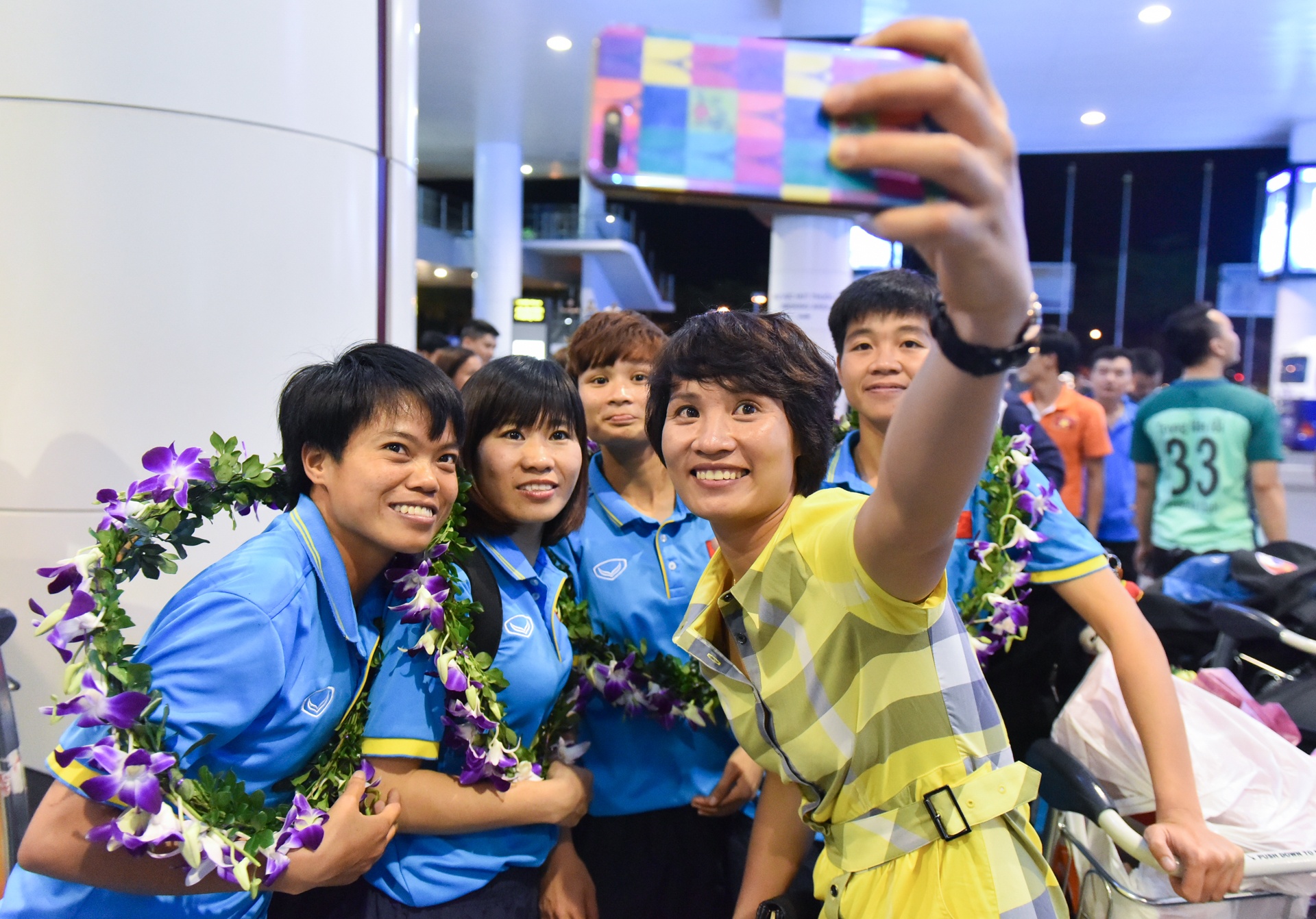 doi bong da nu tro ve anh 12