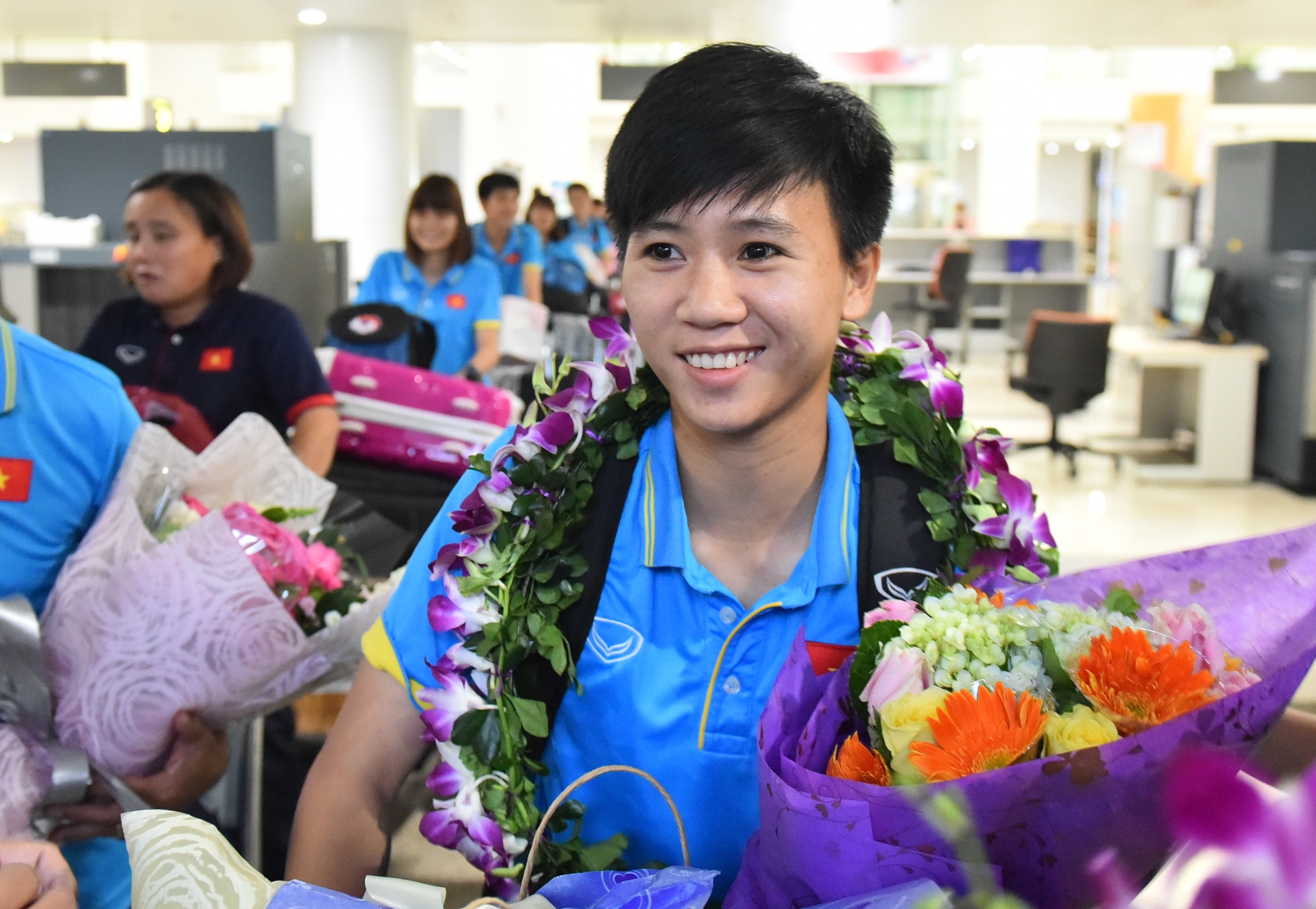 doi bong da nu tro ve anh 7