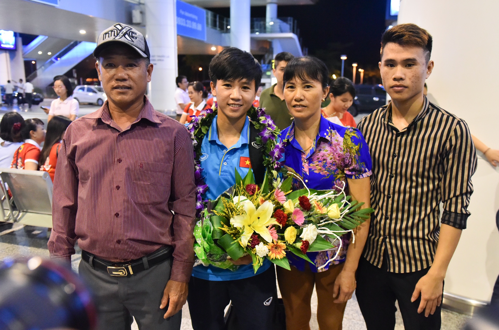 doi bong da nu tro ve anh 9