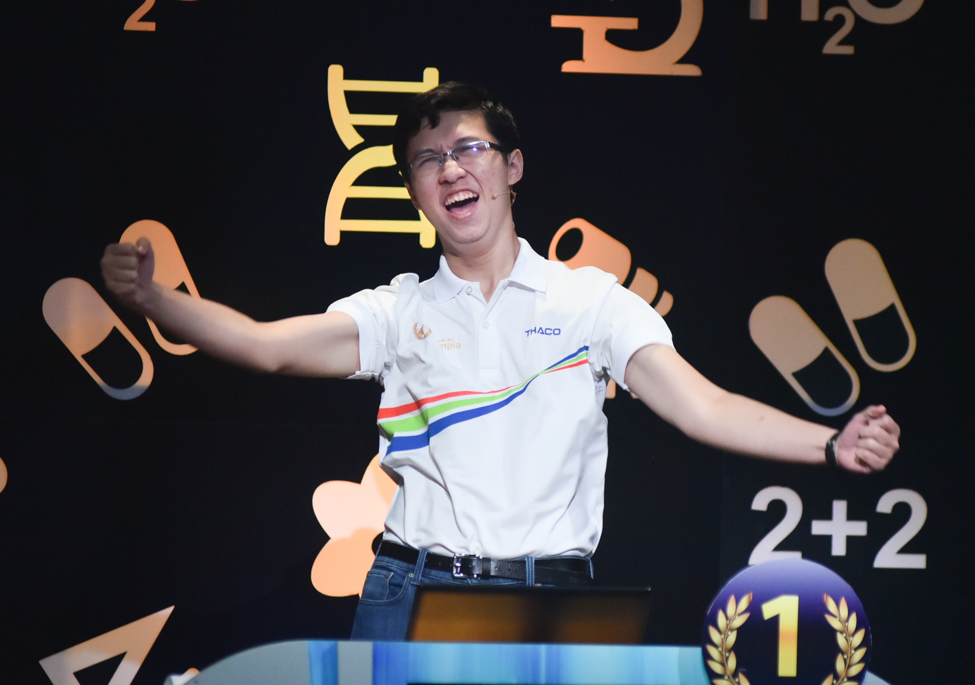 Khoanh khac dang quang Olympia cua 'Cau be Google' hinh anh