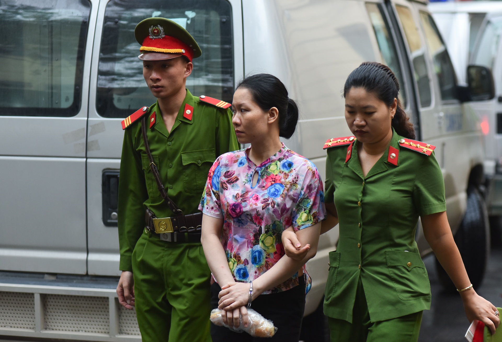 Nguyen Minh Thu khai chi 19 ty cho lanh dao loc hoa dau Binh Son hinh anh