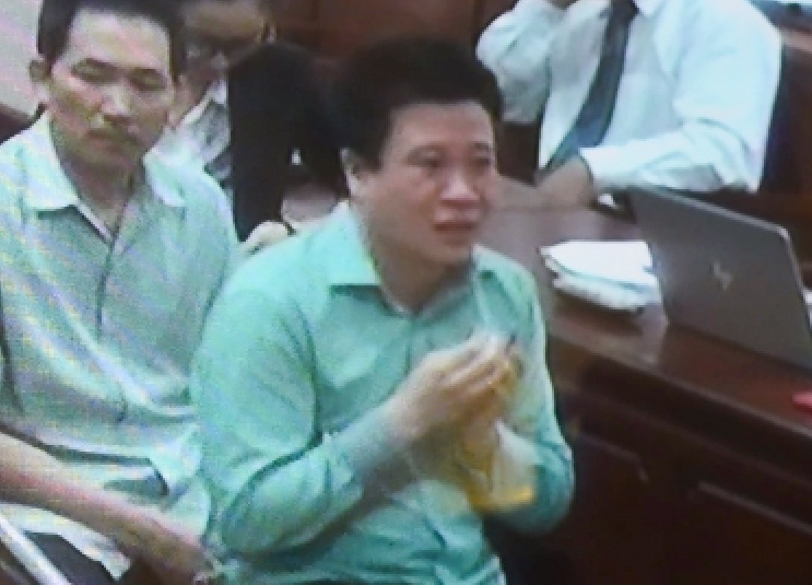 Ha Van Tham khoc khi nghe cap duoi tu bao chua hinh anh