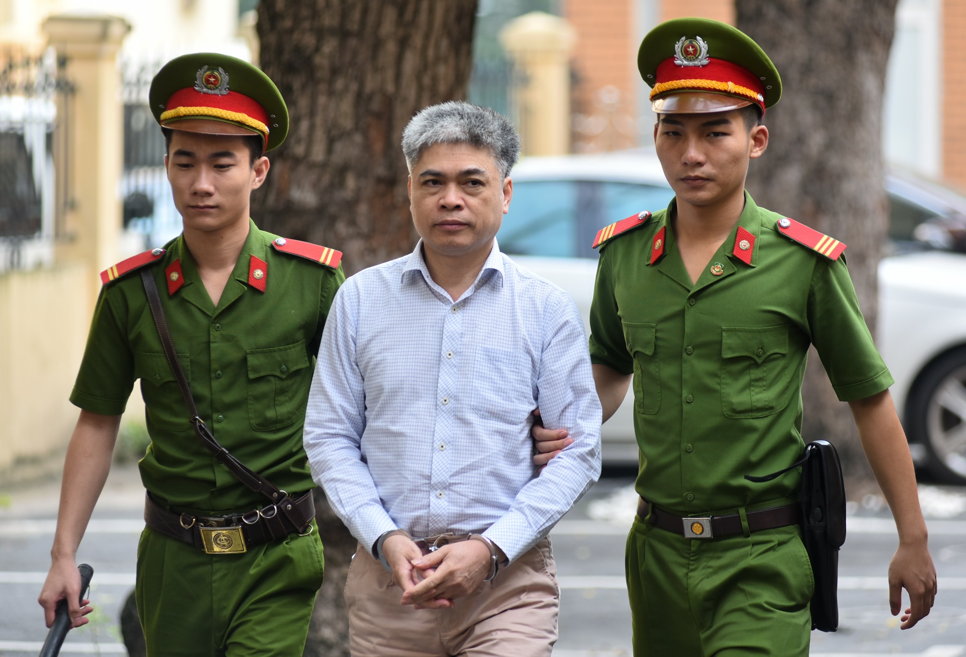 Nguyen Xuan Son: 'Bi cao nhu nguoi vo hon khi bi khoi to' hinh anh